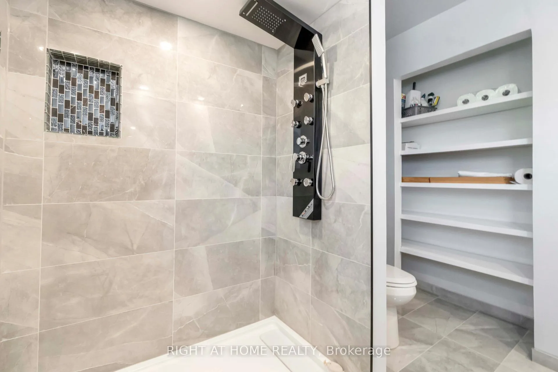 Photo 13 of Unit 3, 21 Midland Crescent, Ottawa, Arlington Woods — HOMEH