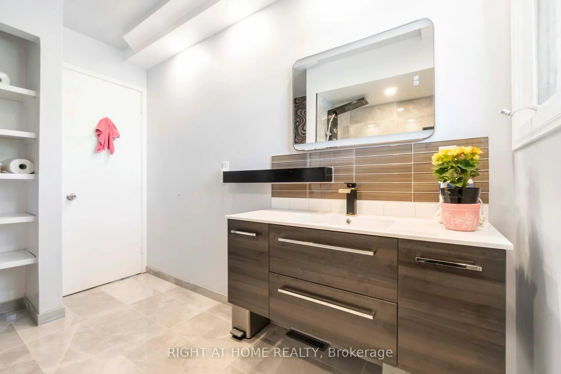 Photo 14 of Unit 3, 21 Midland Crescent, Ottawa, Arlington Woods — HOMEH