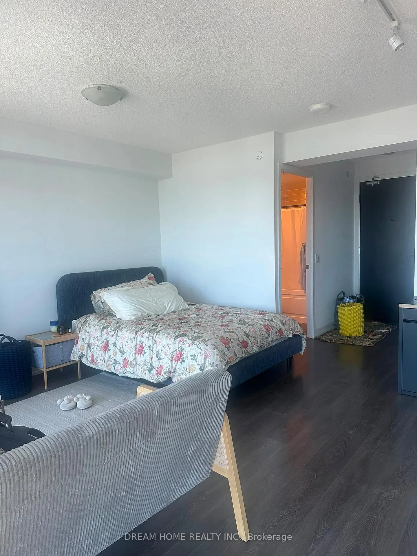 Photo 4 of Unit 2411, 125 Redpath Avenue, Toronto, Mount Pleasant West — HOMEH