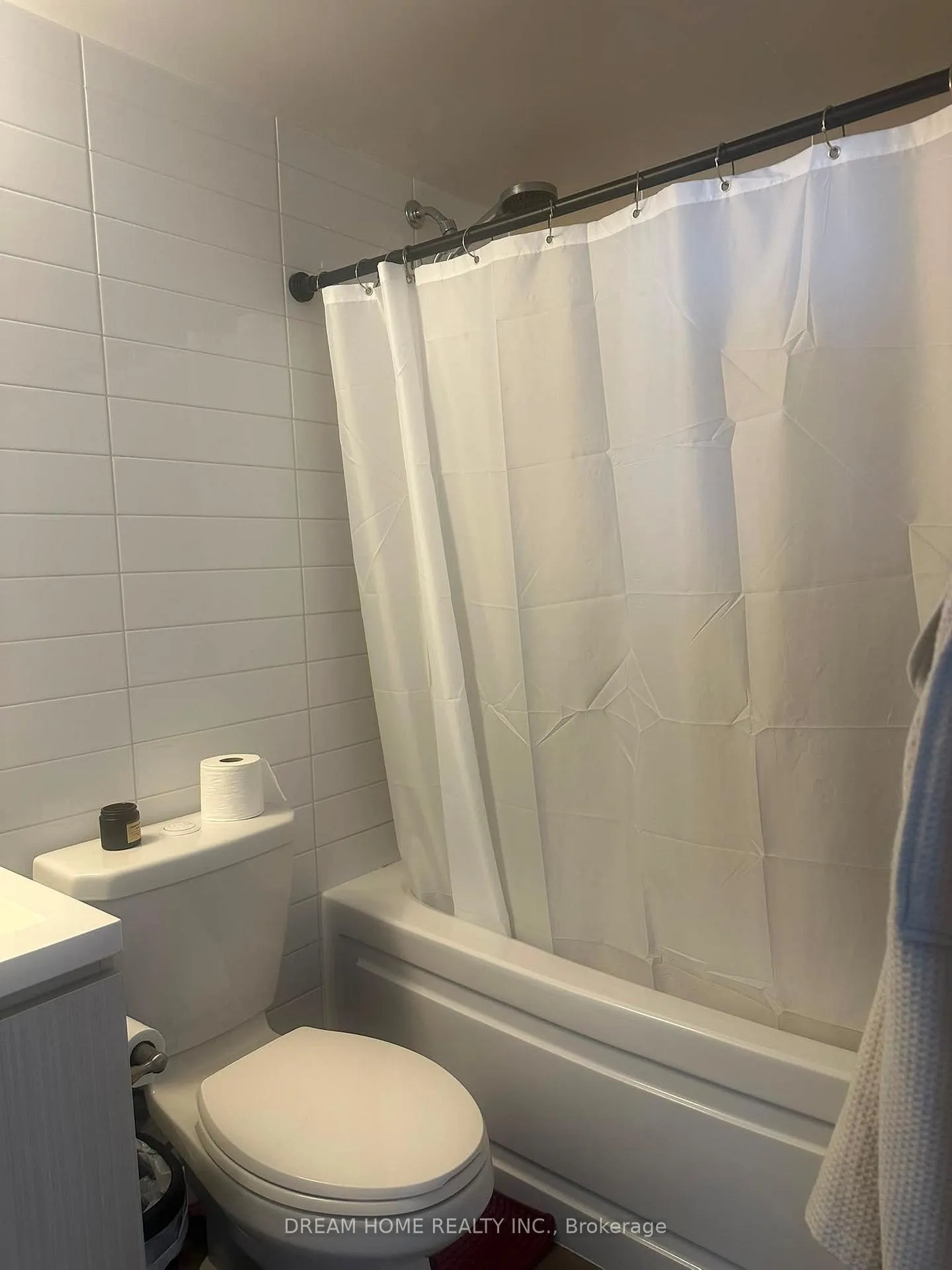 Photo 8 of Unit 2411, 125 Redpath Avenue, Toronto, Mount Pleasant West — HOMEH