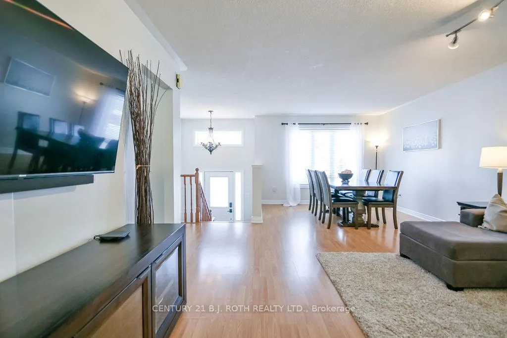 Photo 4 of 60 Leggott Avenue, Barrie, Painswick North — HOMEH