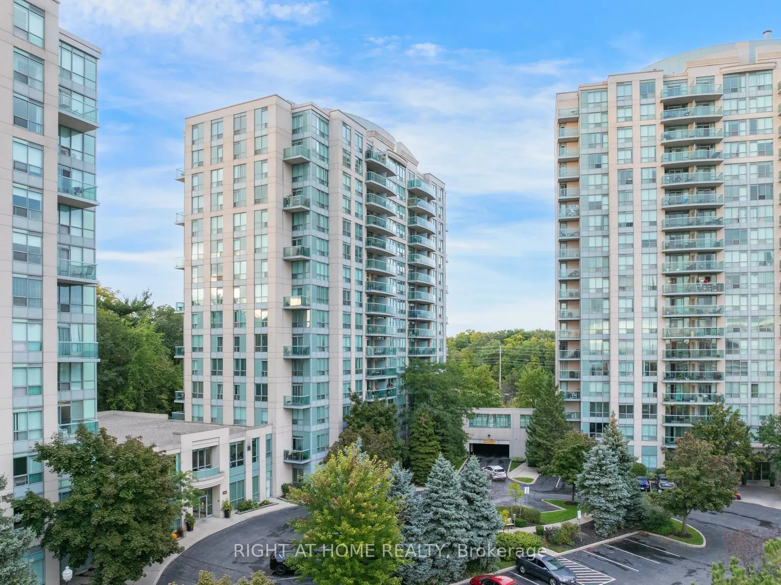 Front of Unit 1509, 2565 Erin Centre Boulevard