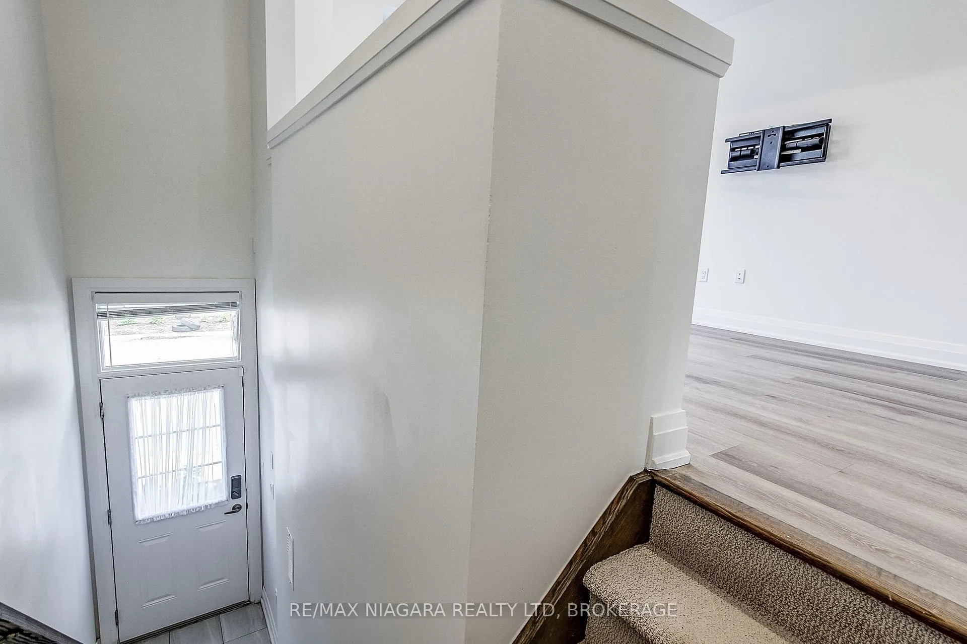 Photo 6 of Unit 58, 461 Blackburn Drive, Brantford, Empire South — HOMEH