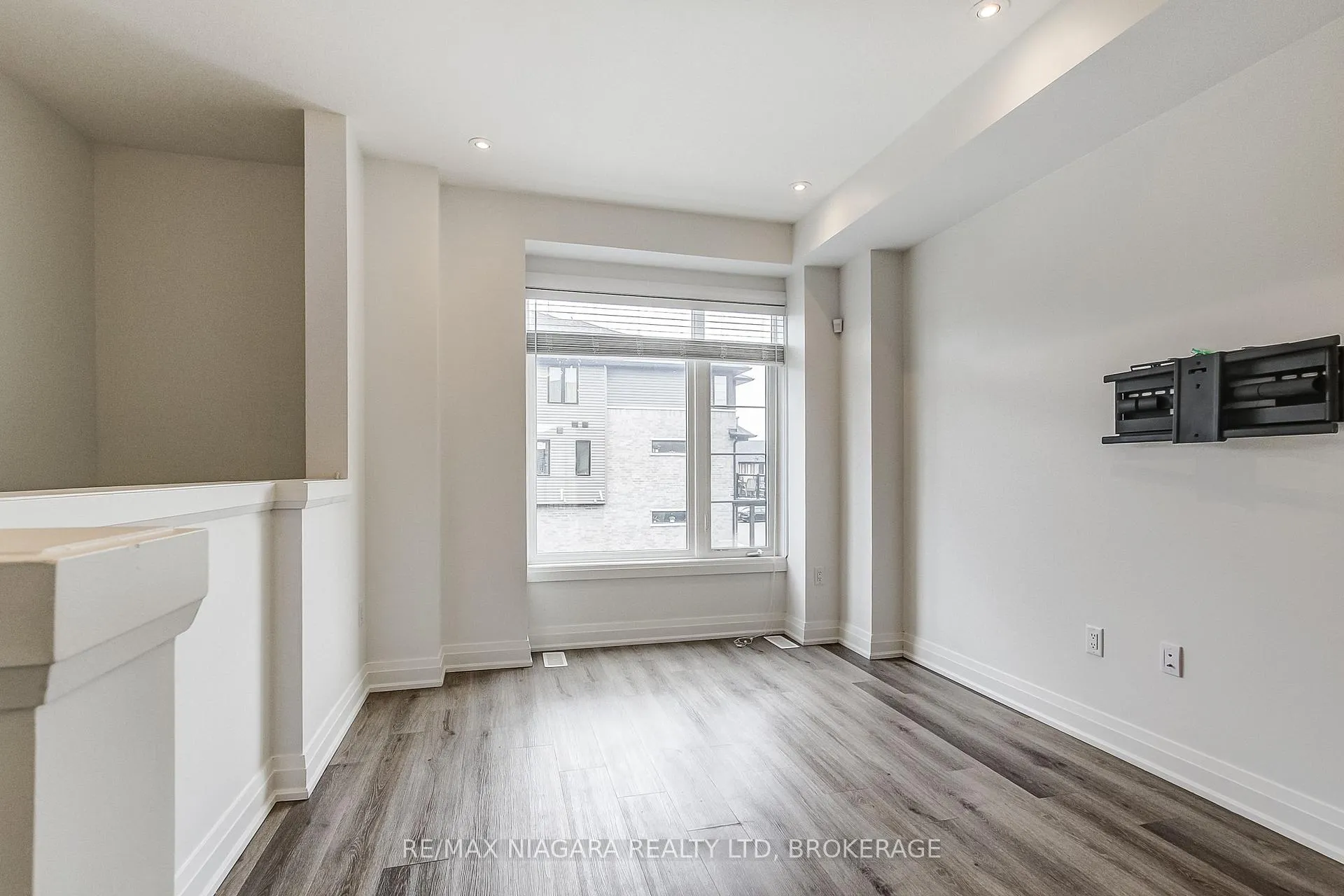 Photo 8 of Unit 58, 461 Blackburn Drive, Brantford, Empire South — HOMEH