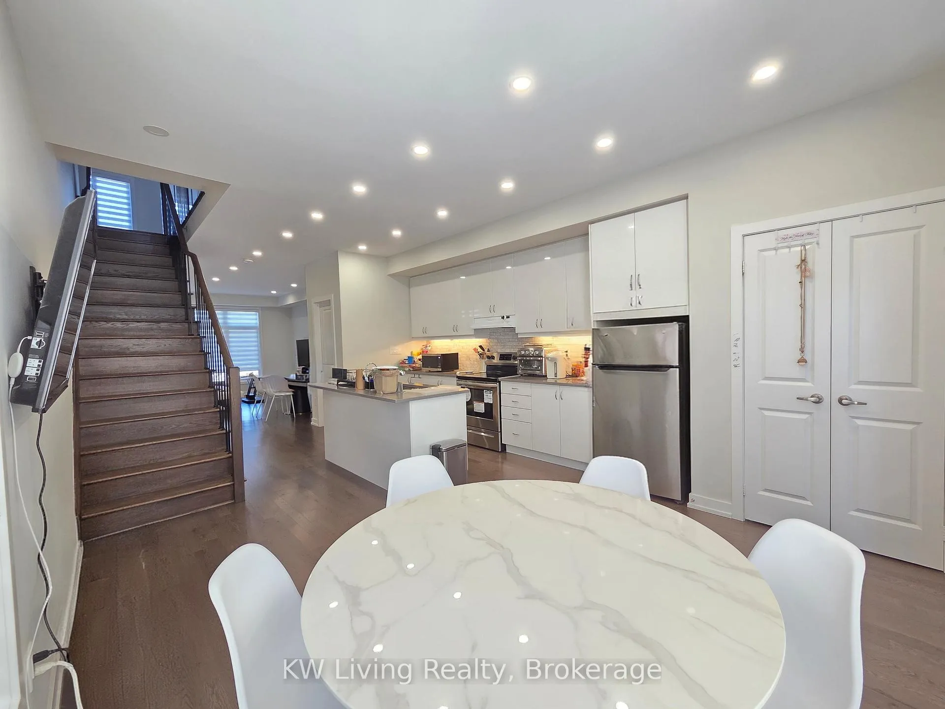 Photo 4 of 2172 Donald Cousens Parkway, Markham, Cornell — HOMEH