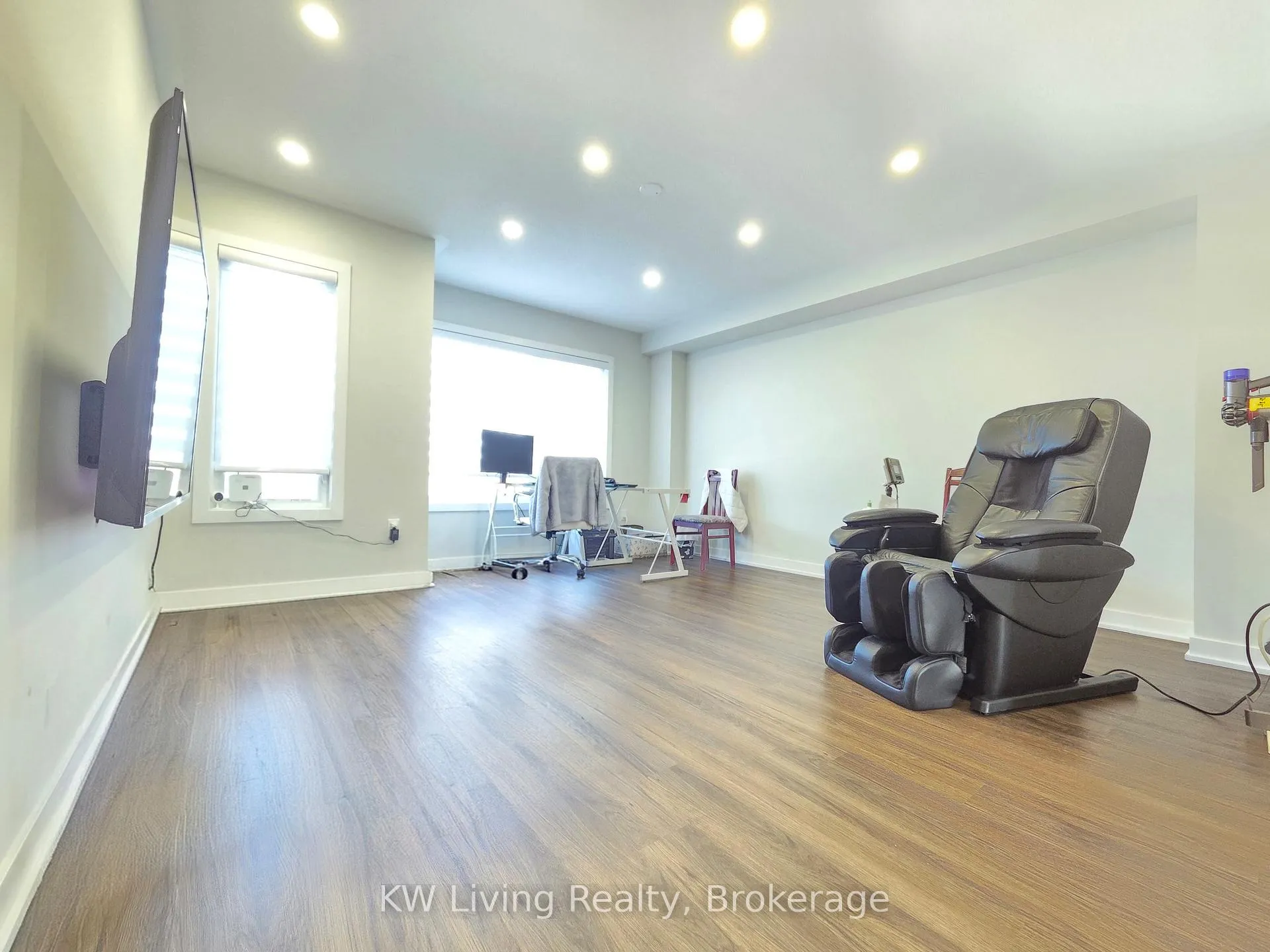 Photo 7 of 2172 Donald Cousens Parkway, Markham, Cornell — HOMEH