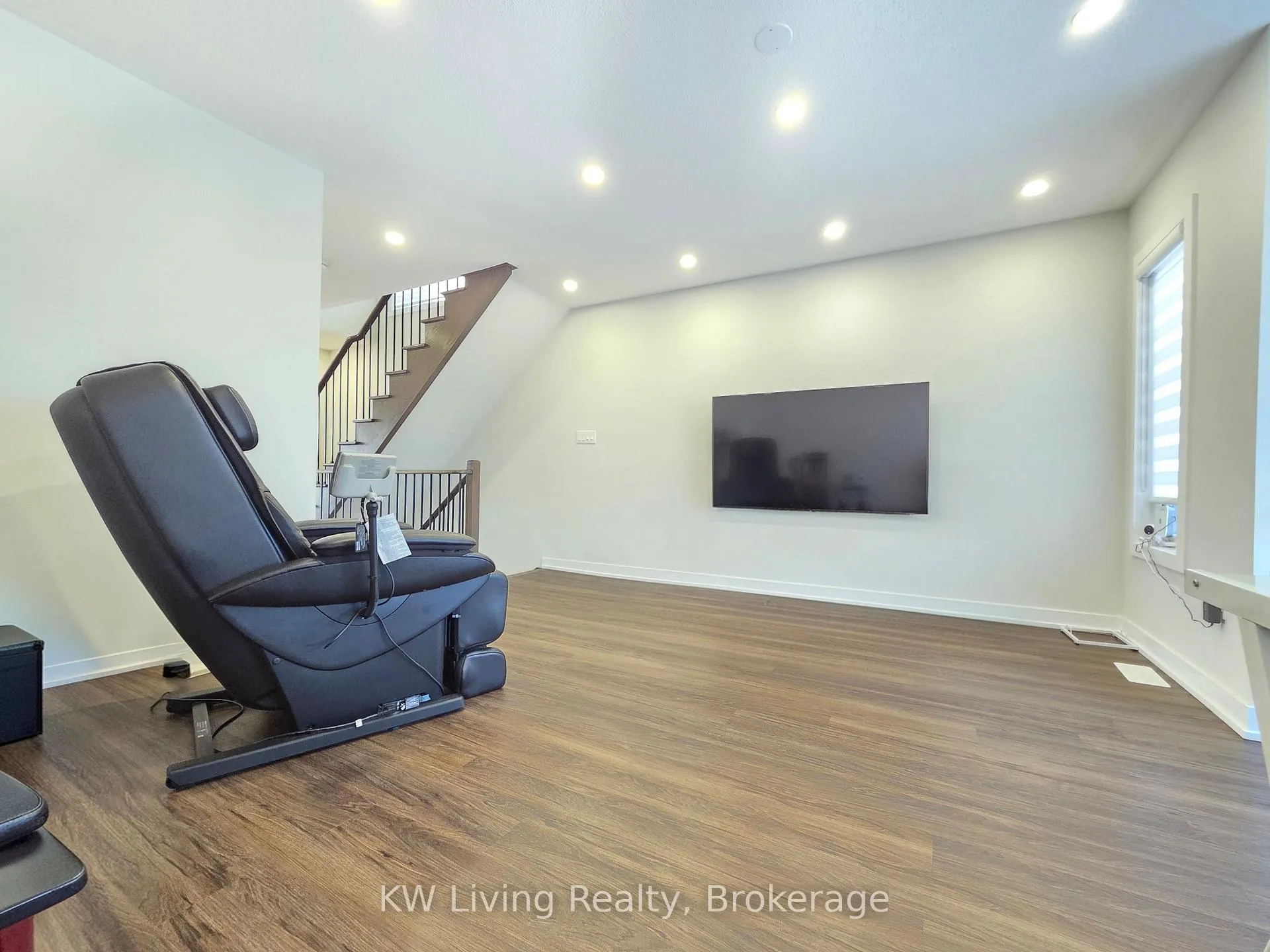 Photo 8 of 2172 Donald Cousens Parkway, Markham, Cornell — HOMEH