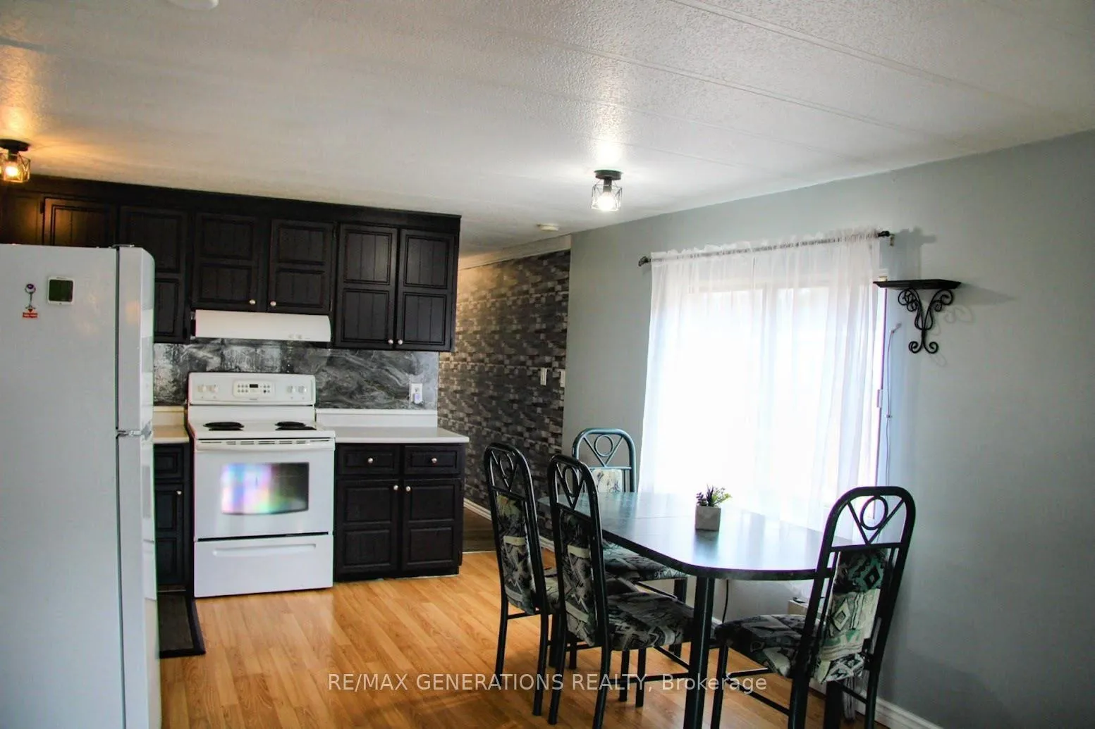 Photo 2 of 25 Coveney Street, Marathon — HOMEH