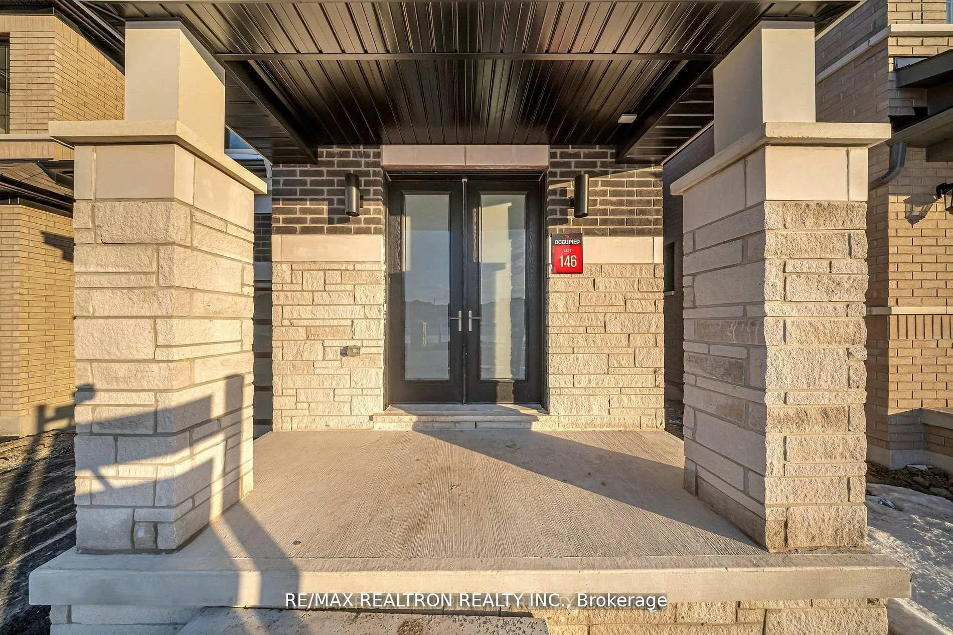 Photo 2 of 1053 Zircon Manor, Pickering, Rural Pickering — HOMEH