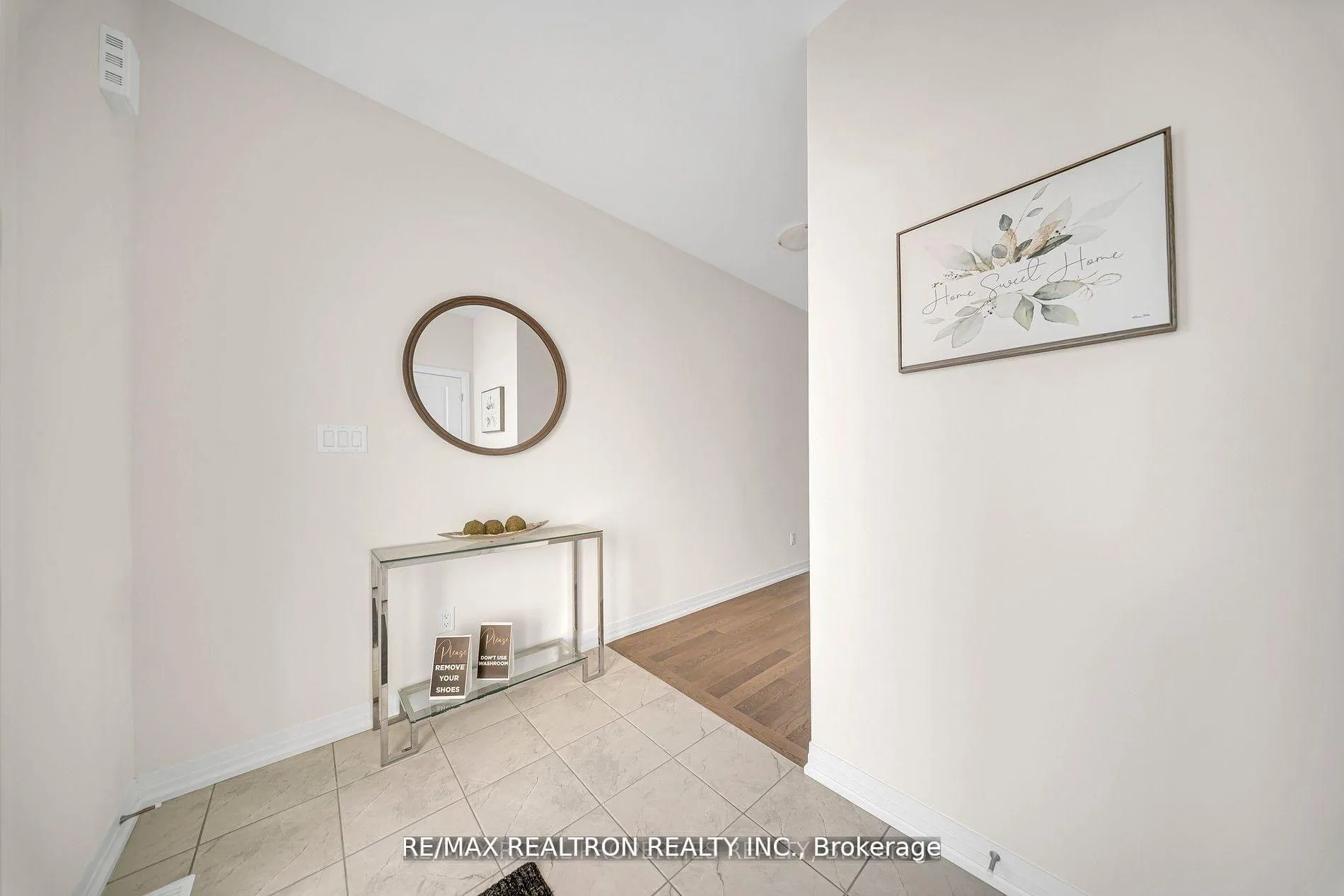 Photo 4 of 1053 Zircon Manor, Pickering, Rural Pickering — HOMEH