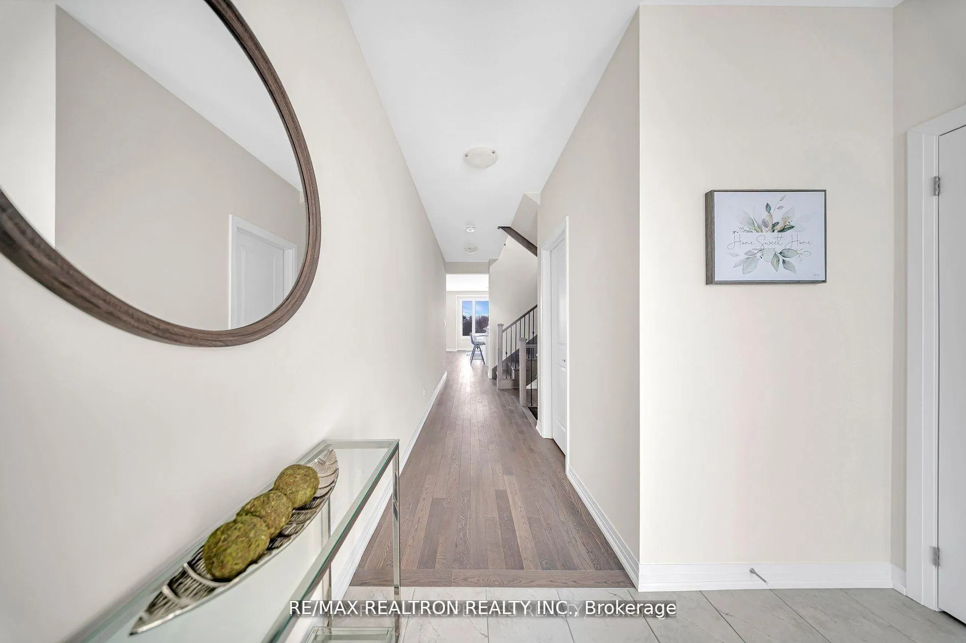 Photo 5 of 1053 Zircon Manor, Pickering, Rural Pickering — HOMEH