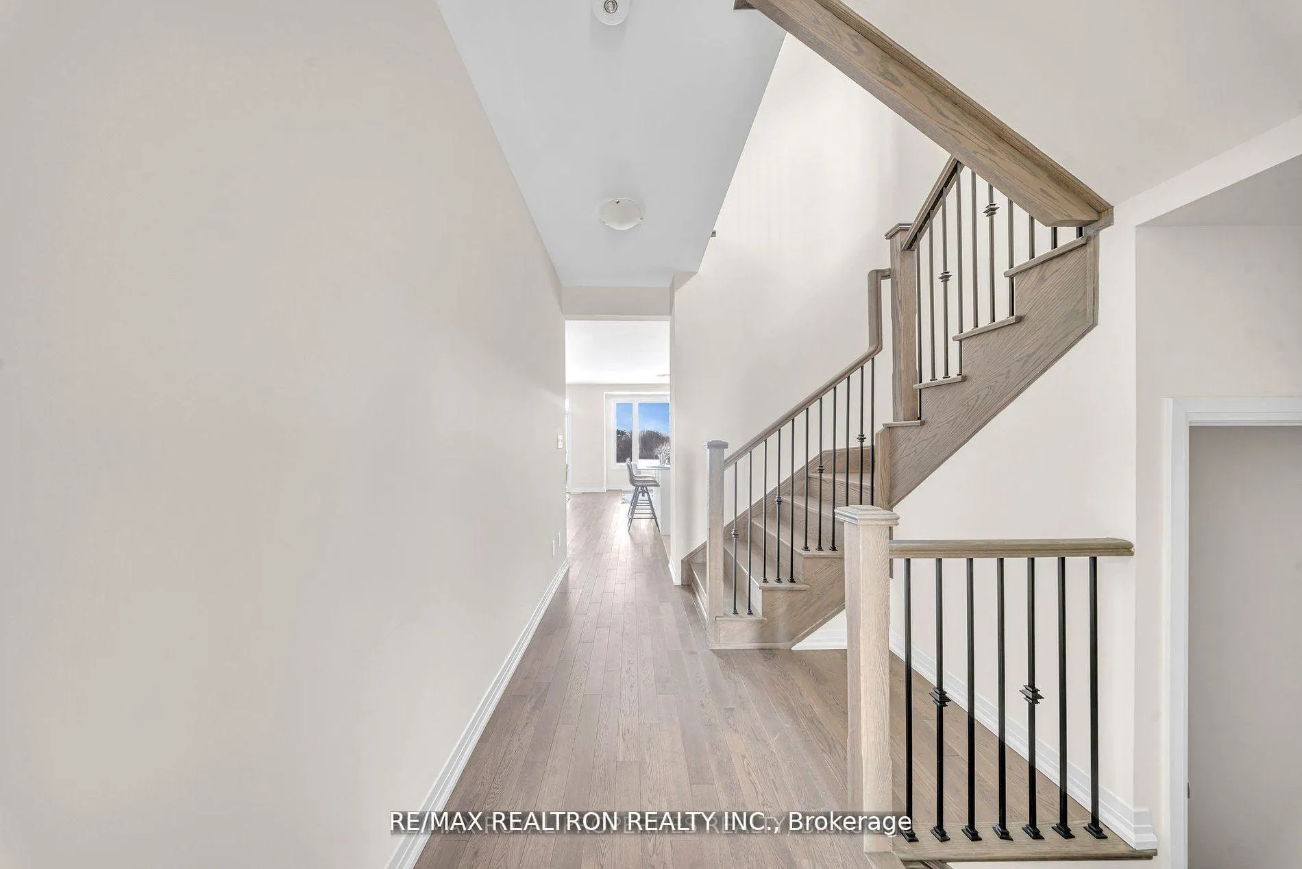 Photo 6 of 1053 Zircon Manor, Pickering, Rural Pickering — HOMEH