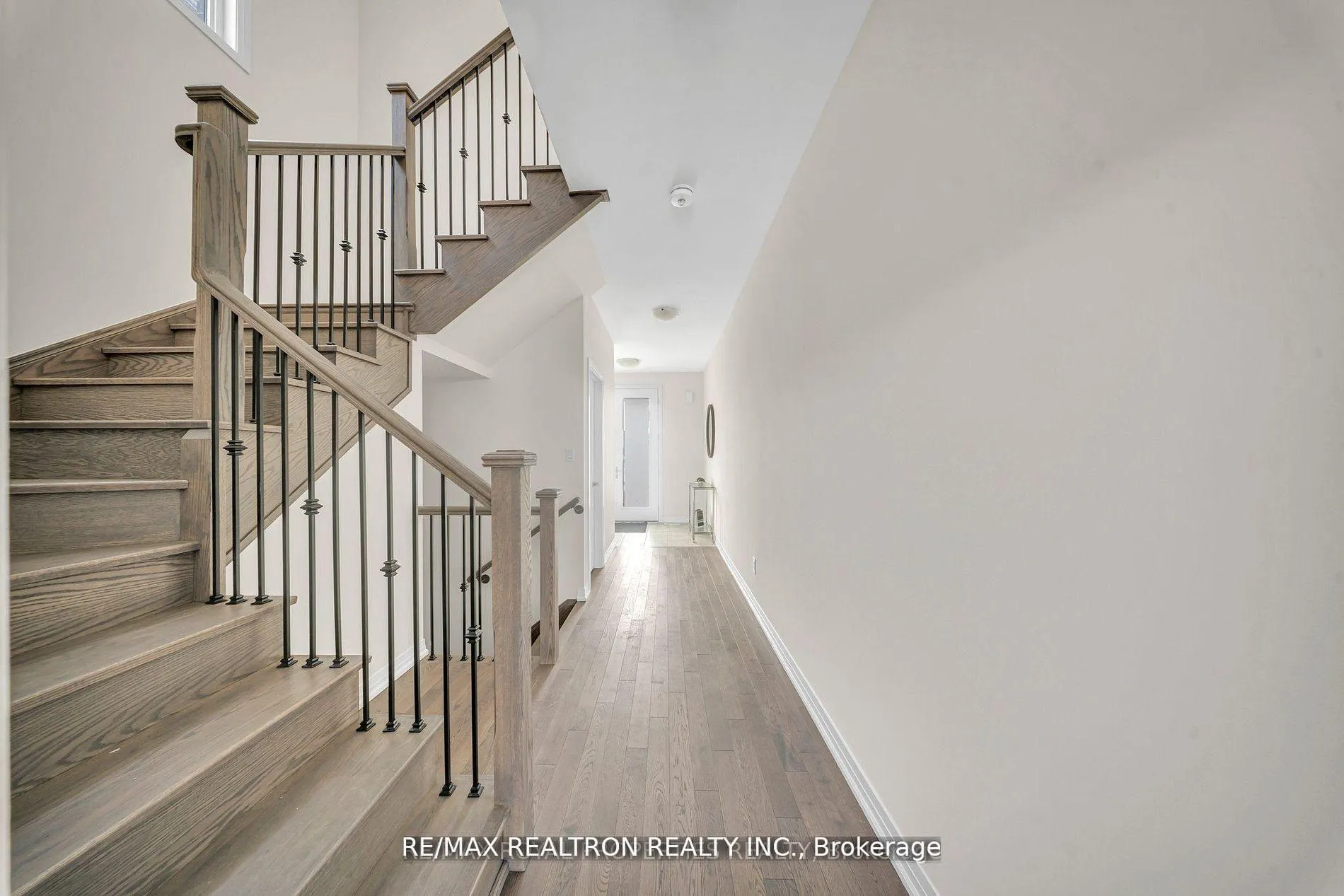 Photo 7 of 1053 Zircon Manor, Pickering, Rural Pickering — HOMEH