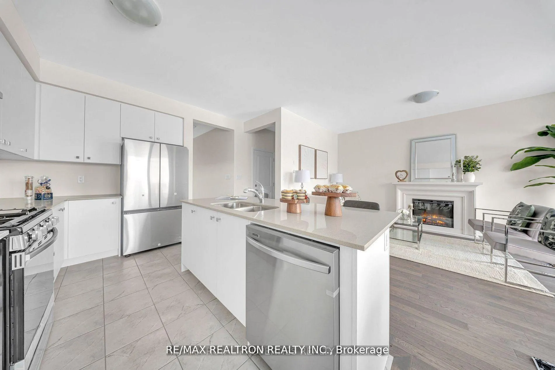 Photo 12 of 1053 Zircon Manor, Pickering, Rural Pickering — HOMEH