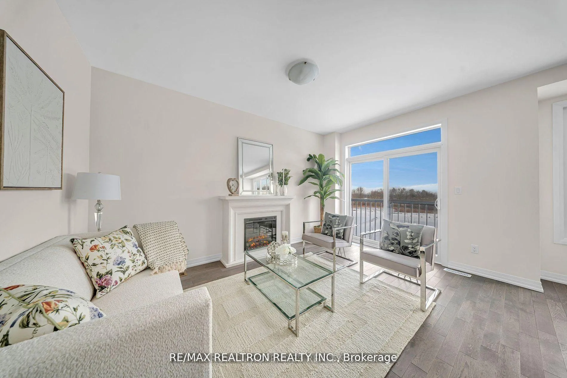 Photo 14 of 1053 Zircon Manor, Pickering, Rural Pickering — HOMEH