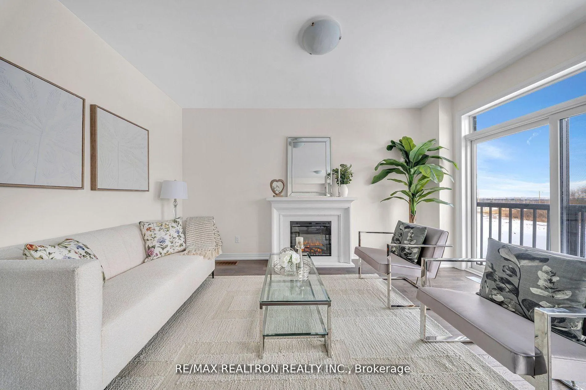 Photo 15 of 1053 Zircon Manor, Pickering, Rural Pickering — HOMEH
