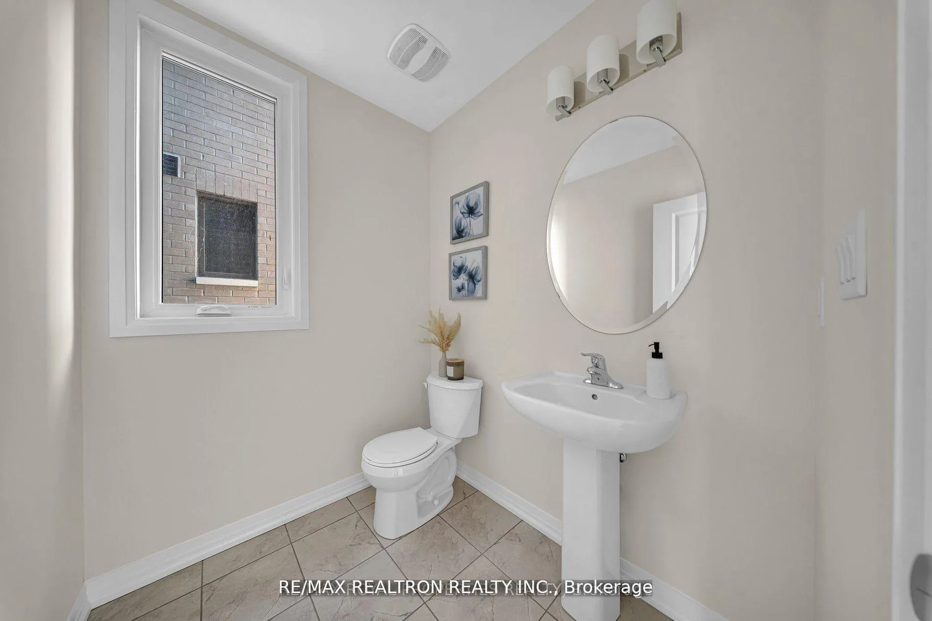 Photo 18 of 1053 Zircon Manor, Pickering, Rural Pickering — HOMEH
