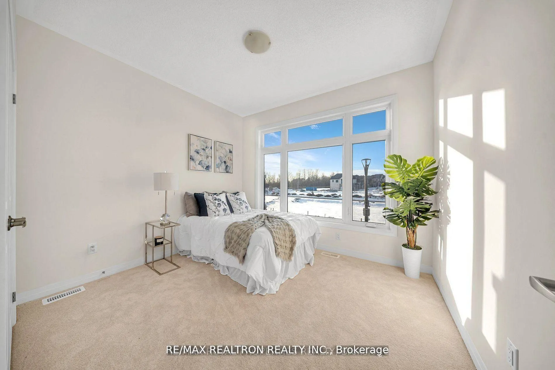 Photo 21 of 1053 Zircon Manor, Pickering, Rural Pickering — HOMEH