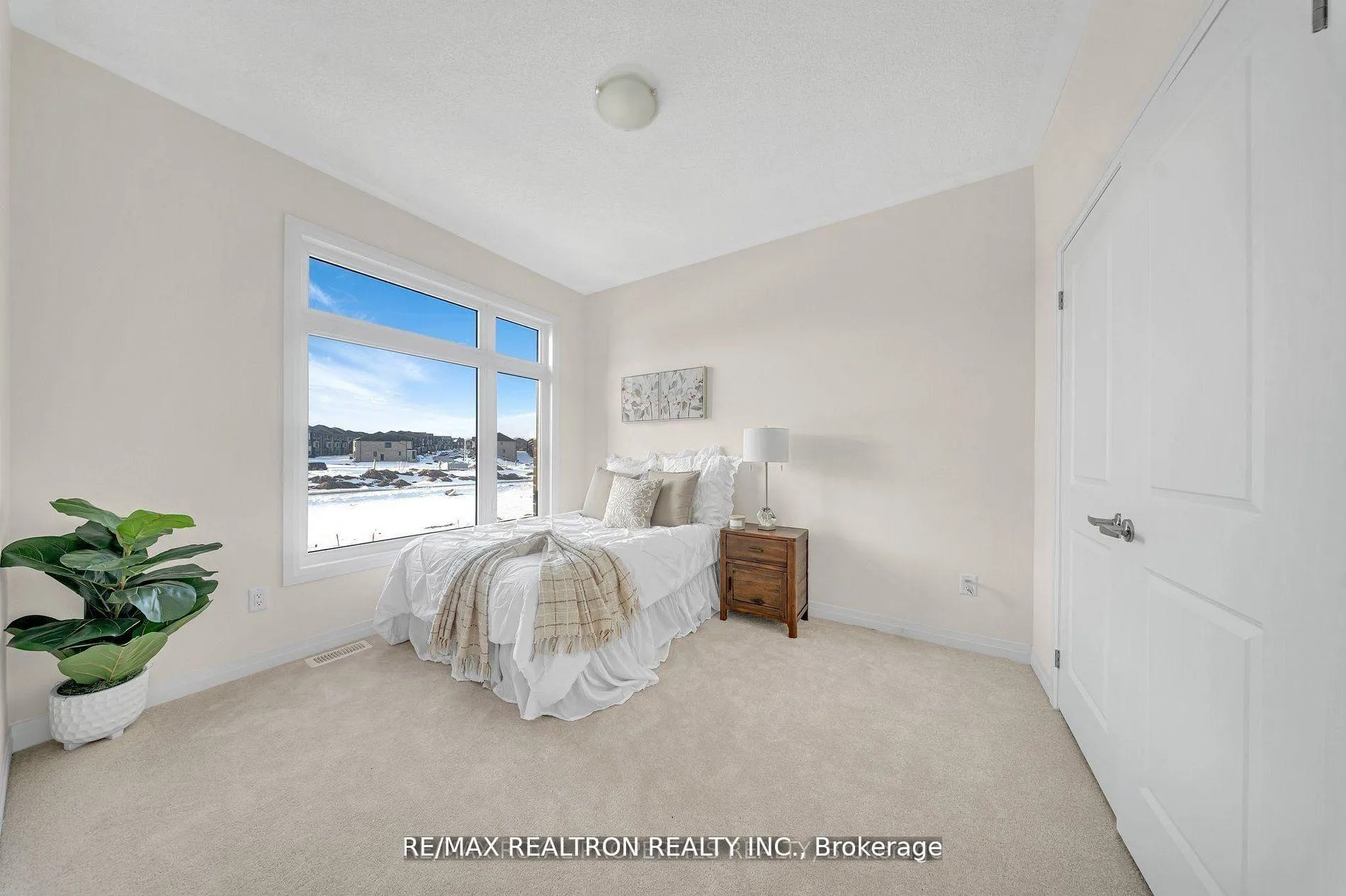 Photo 24 of 1053 Zircon Manor, Pickering, Rural Pickering — HOMEH