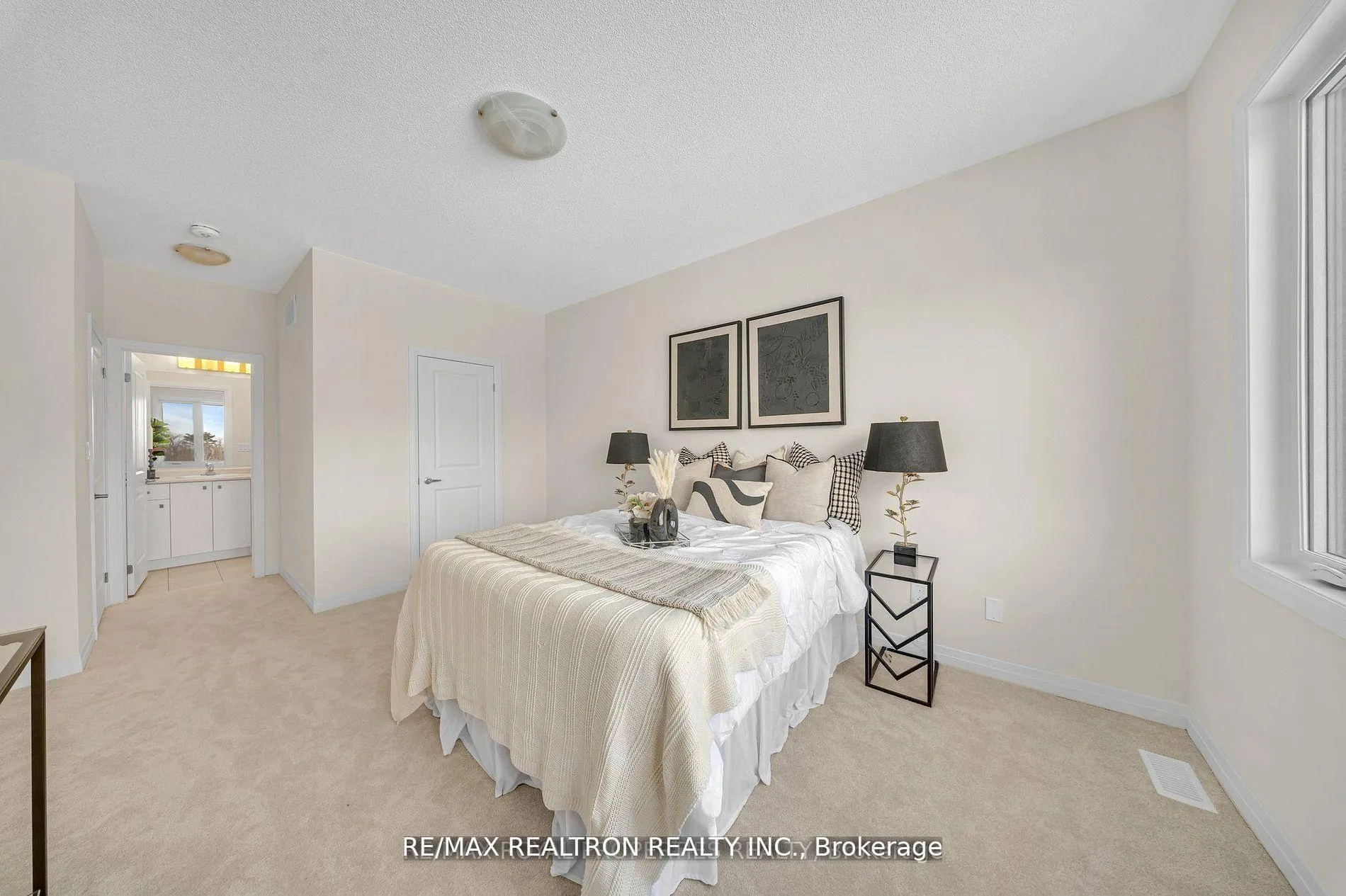 Photo 31 of 1053 Zircon Manor, Pickering, Rural Pickering — HOMEH