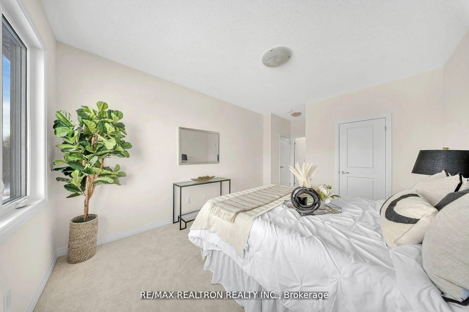 Photo 32 of 1053 Zircon Manor, Pickering, Rural Pickering — HOMEH