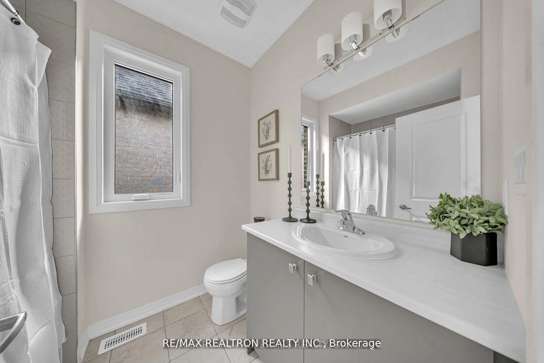 Photo 35 of 1053 Zircon Manor, Pickering, Rural Pickering — HOMEH