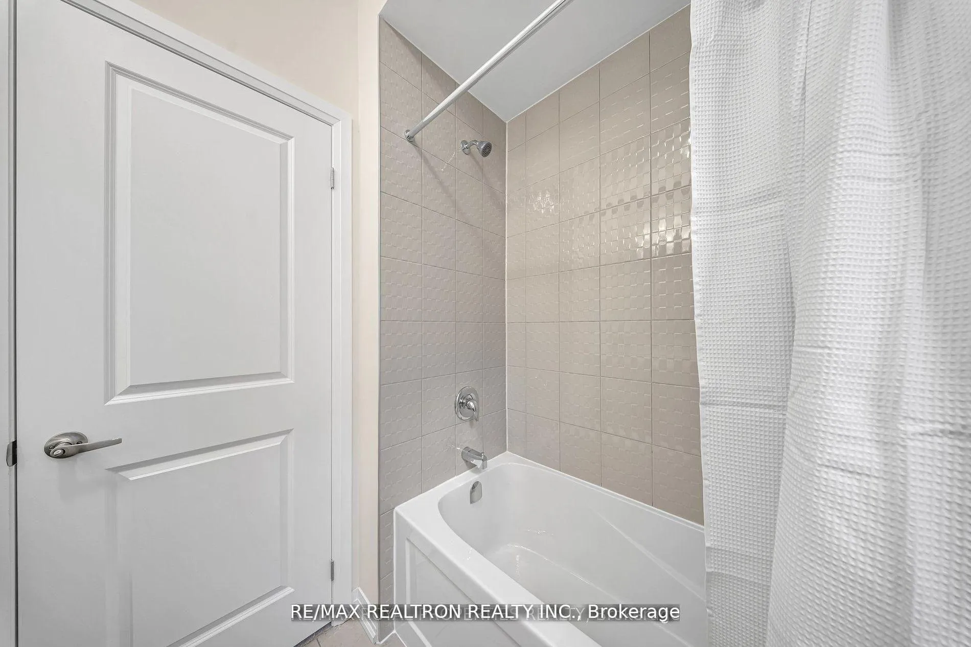 Photo 36 of 1053 Zircon Manor, Pickering, Rural Pickering — HOMEH