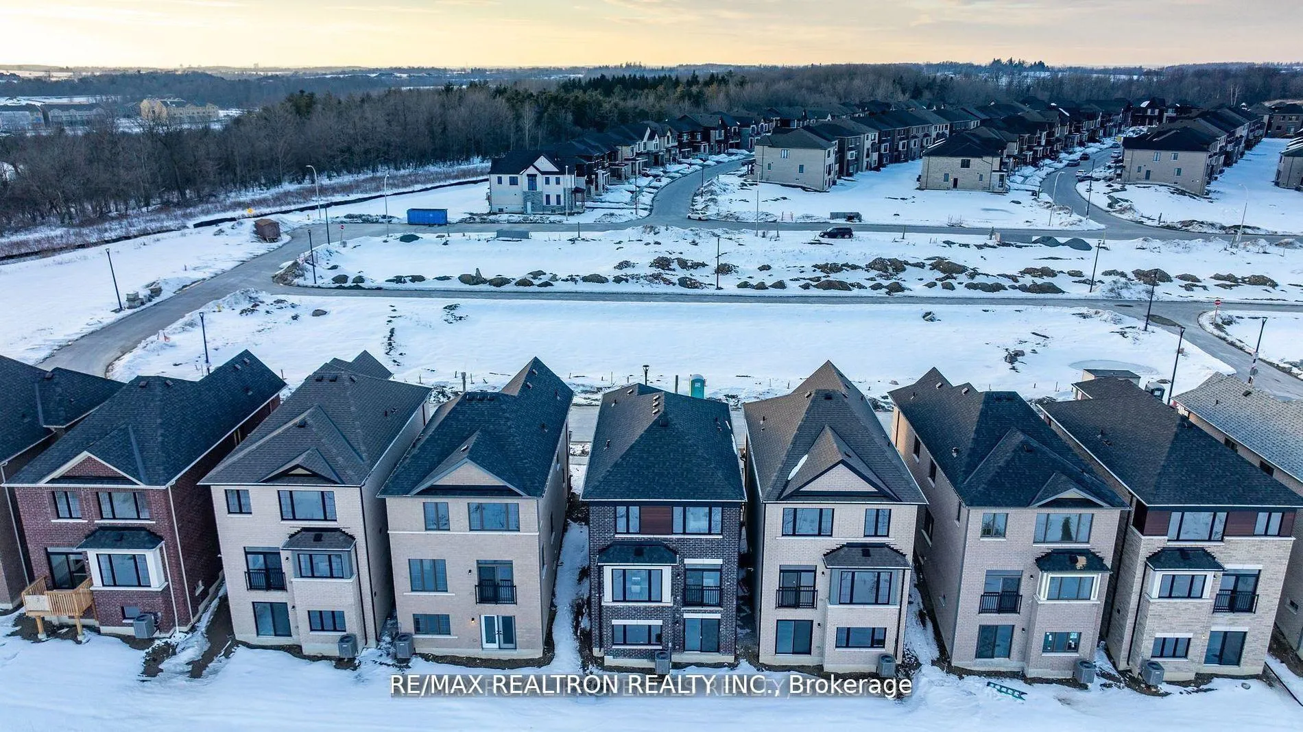 Photo 42 of 1053 Zircon Manor, Pickering, Rural Pickering — HOMEH