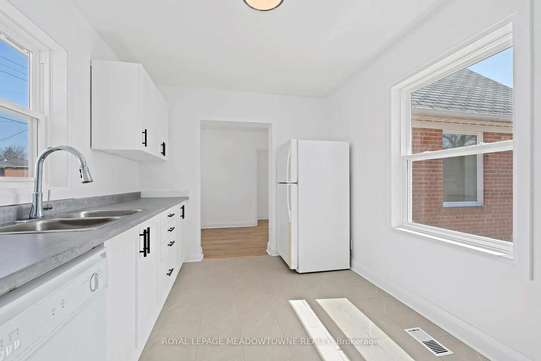 Photo 13 of 3 Bard Lane, Halton Hills, Georgetown — HOMEH