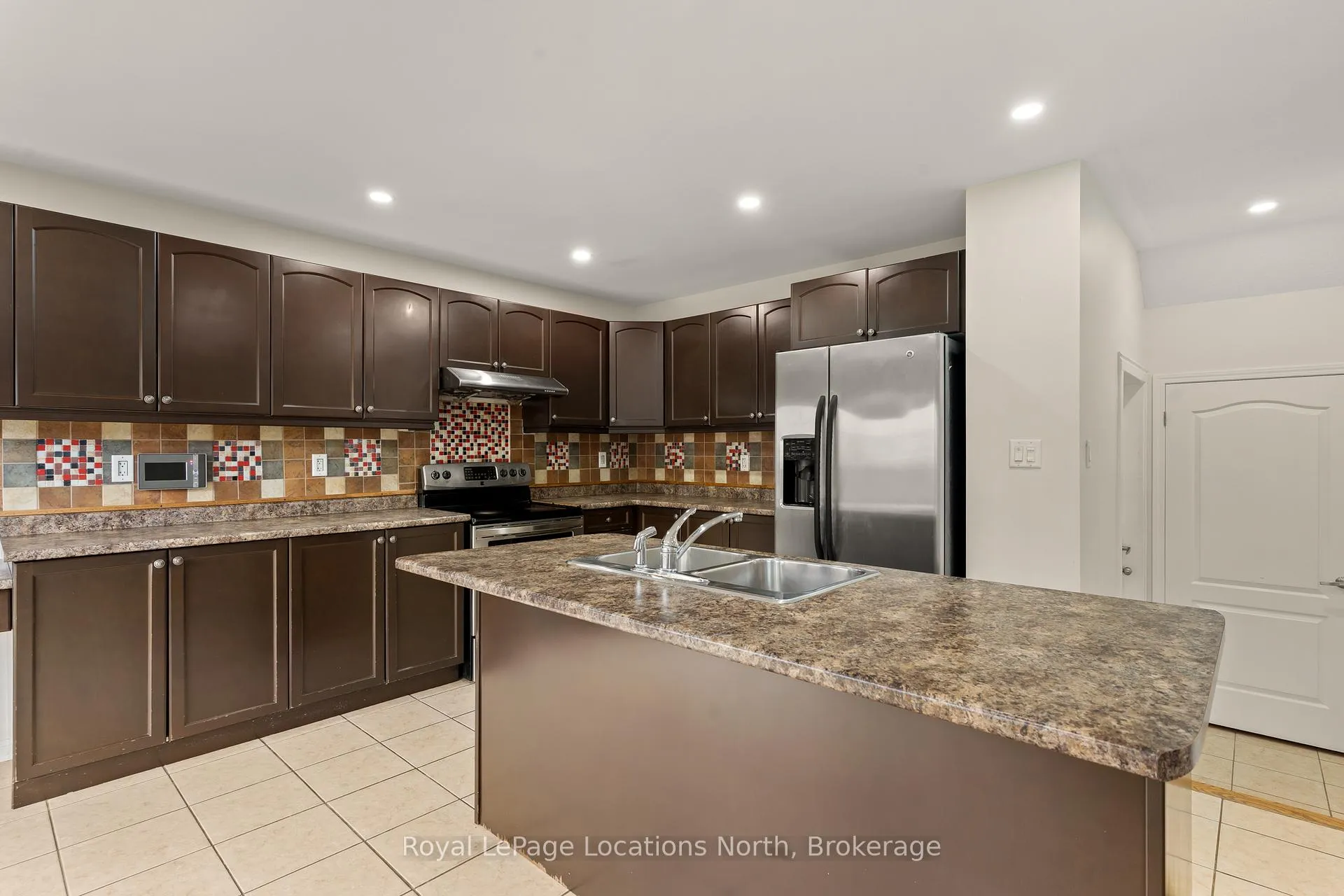 Photo 18 of 16 Ferris Lane, New Tecumseth, Alliston — HOMEH