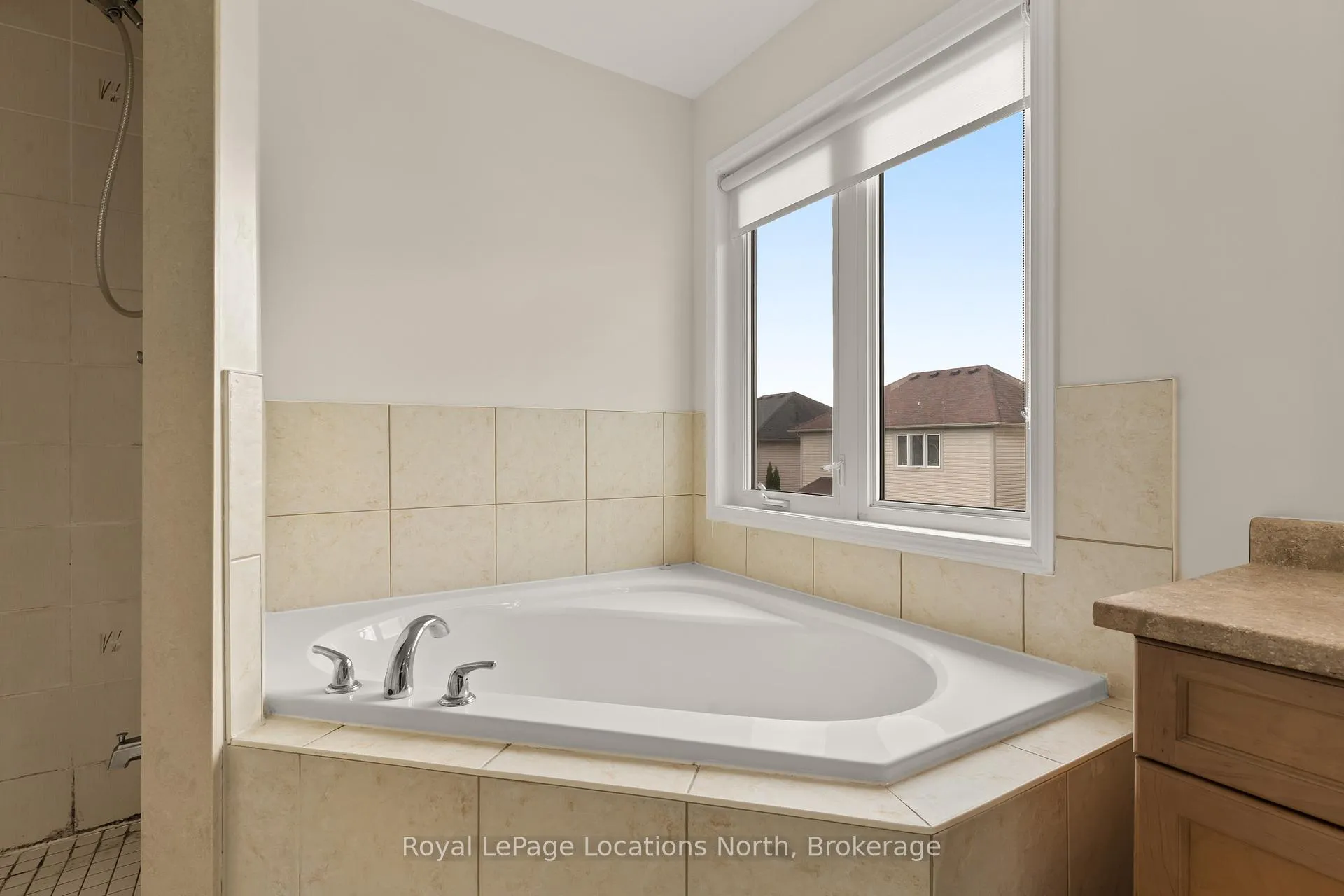 Photo 25 of 16 Ferris Lane, New Tecumseth, Alliston — HOMEH