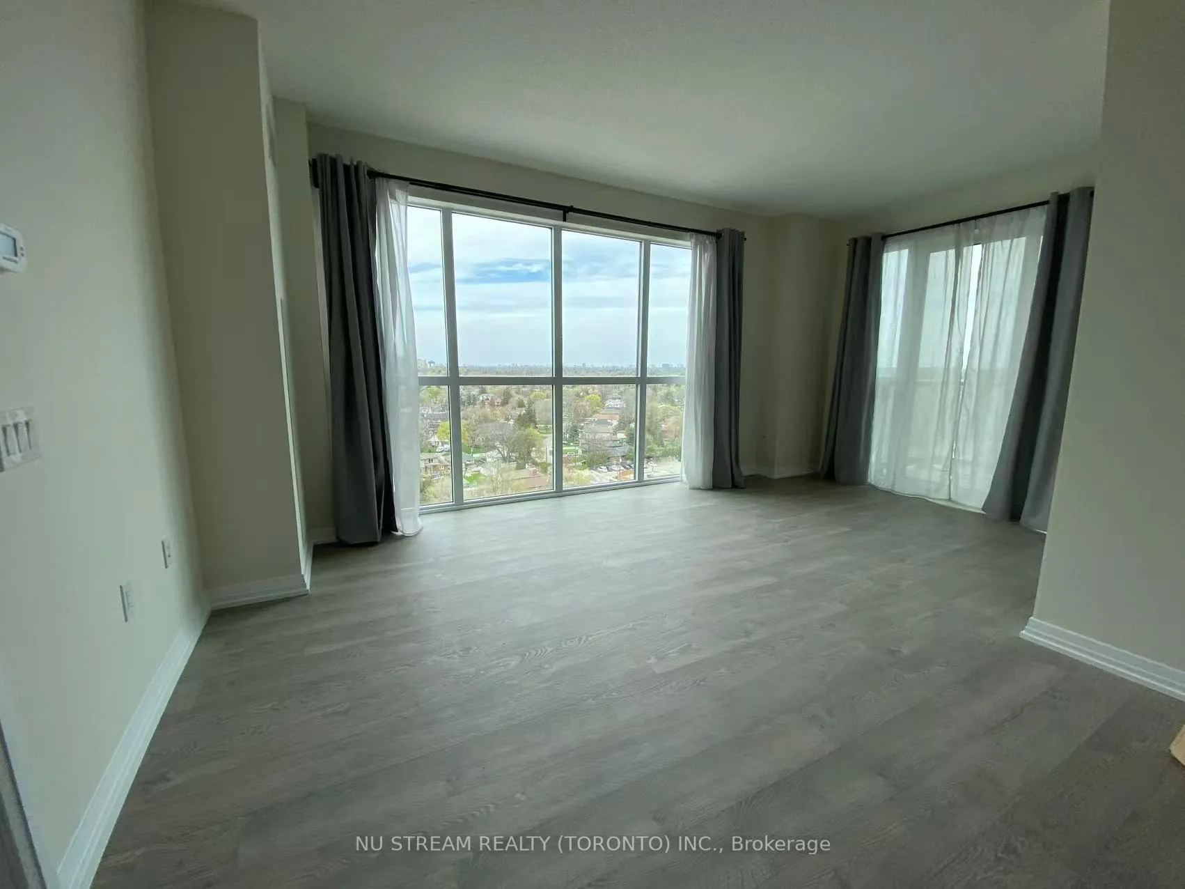 Photo 3 of 50 Thomas Riley Road, Etobicoke, Islington-City Centre West — HOMEH
