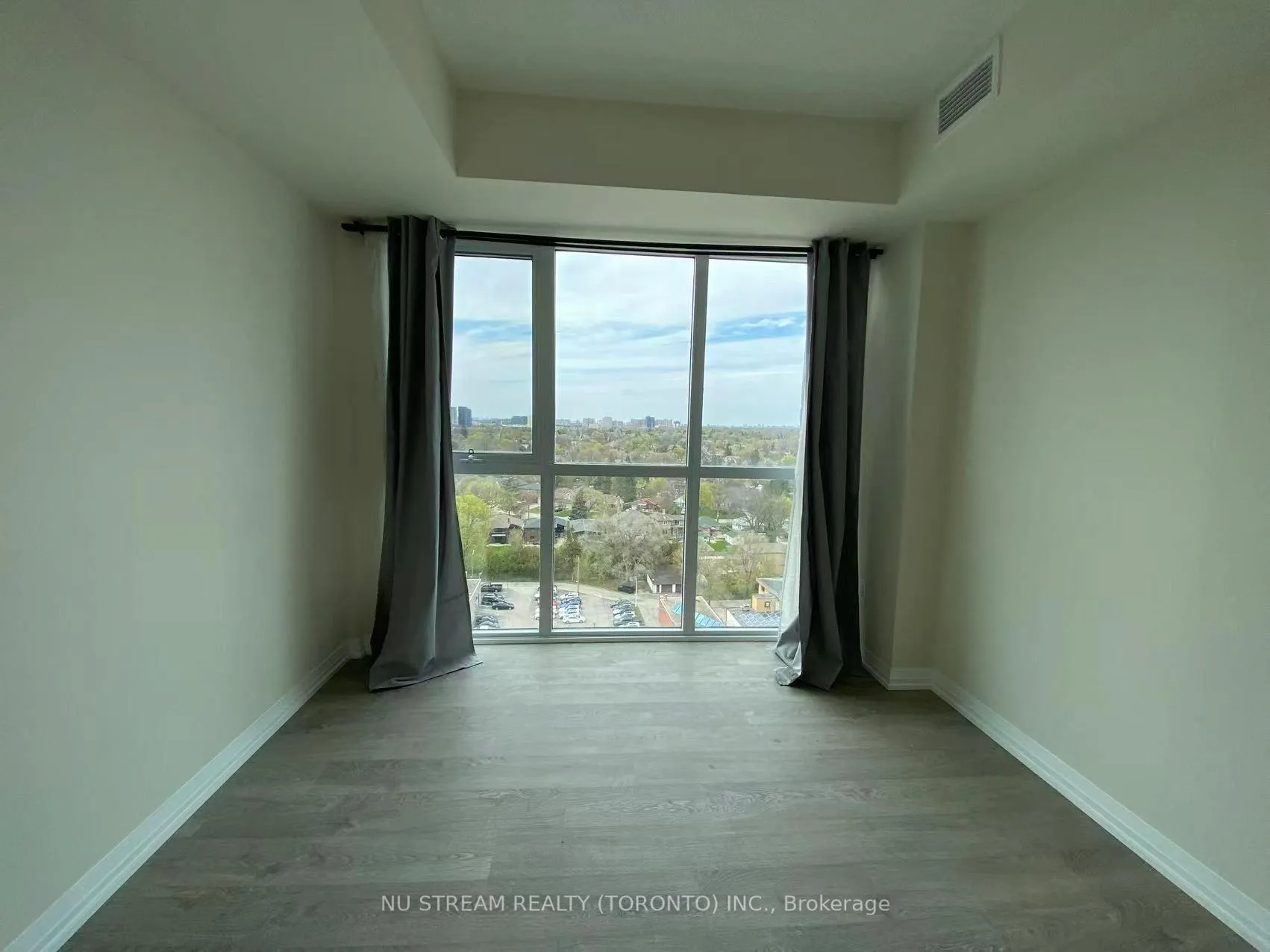Photo 4 of 50 Thomas Riley Road, Etobicoke, Islington-City Centre West — HOMEH