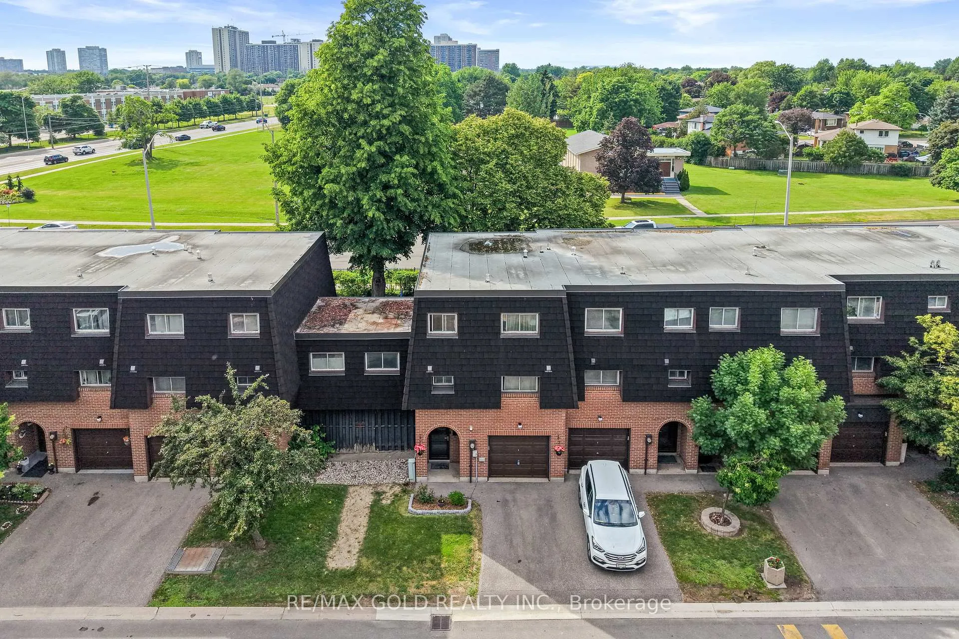 Photo 3 of 10 Darras Court, Brampton, Southgate — HOMEH