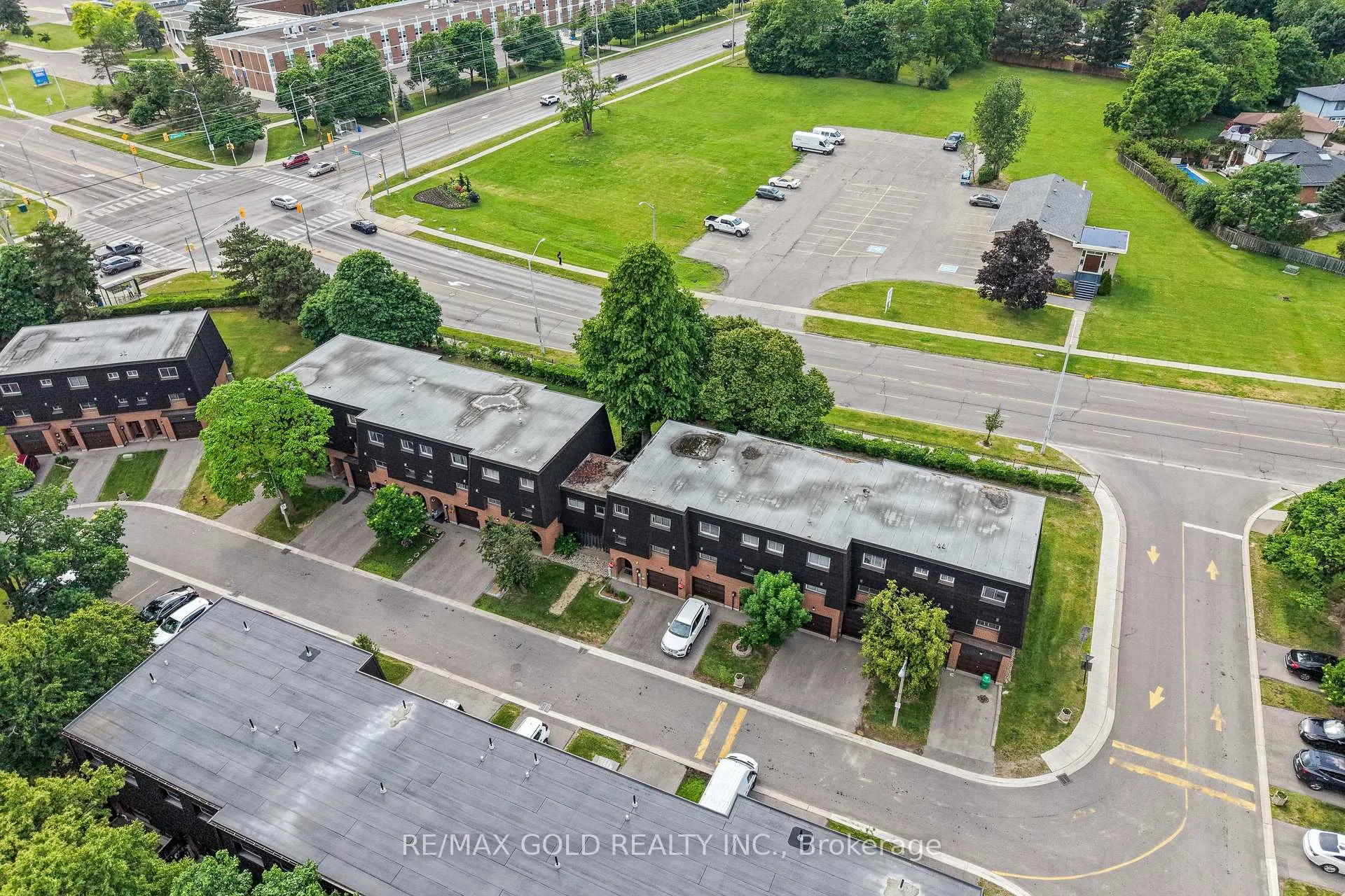 Photo 8 of 10 Darras Court, Brampton, Southgate — HOMEH