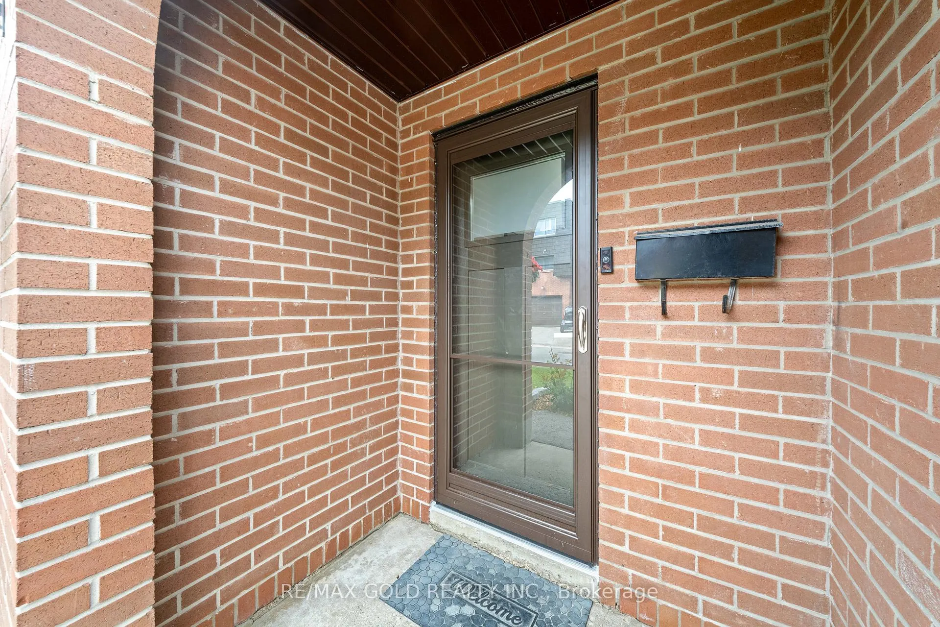 Photo 11 of 10 Darras Court, Brampton, Southgate — HOMEH