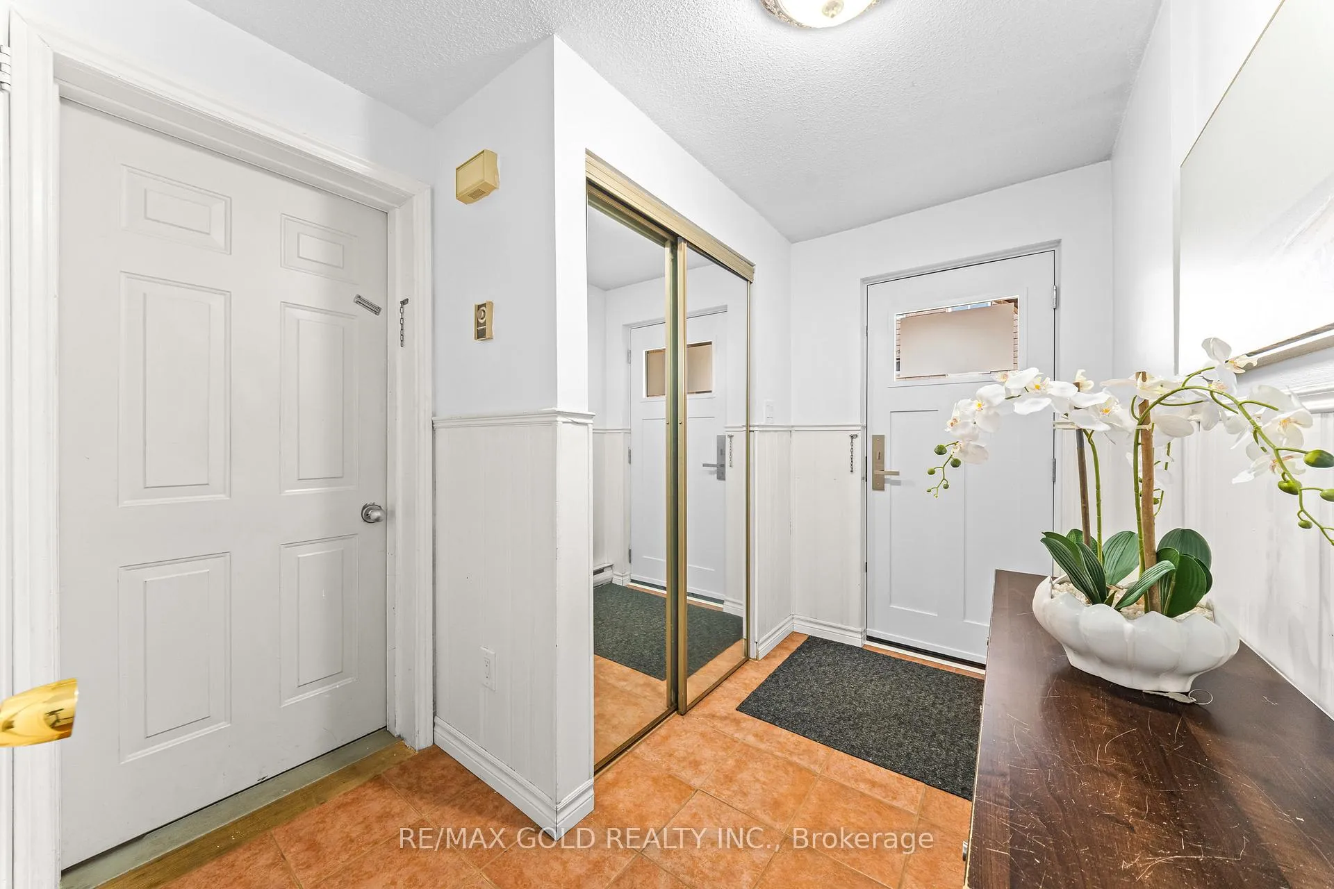 Photo 12 of 10 Darras Court, Brampton, Southgate — HOMEH