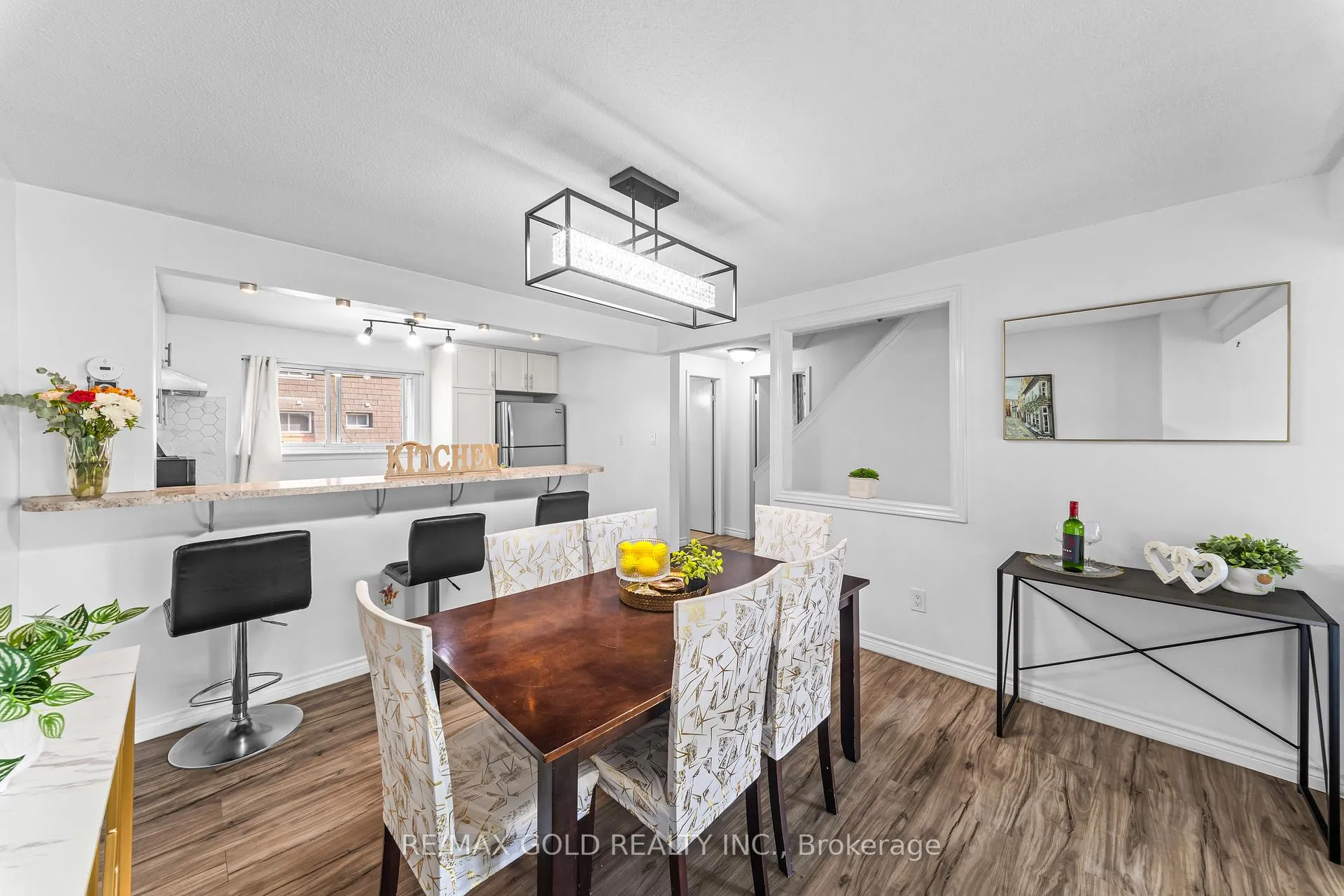 Photo 20 of 10 Darras Court, Brampton, Southgate — HOMEH