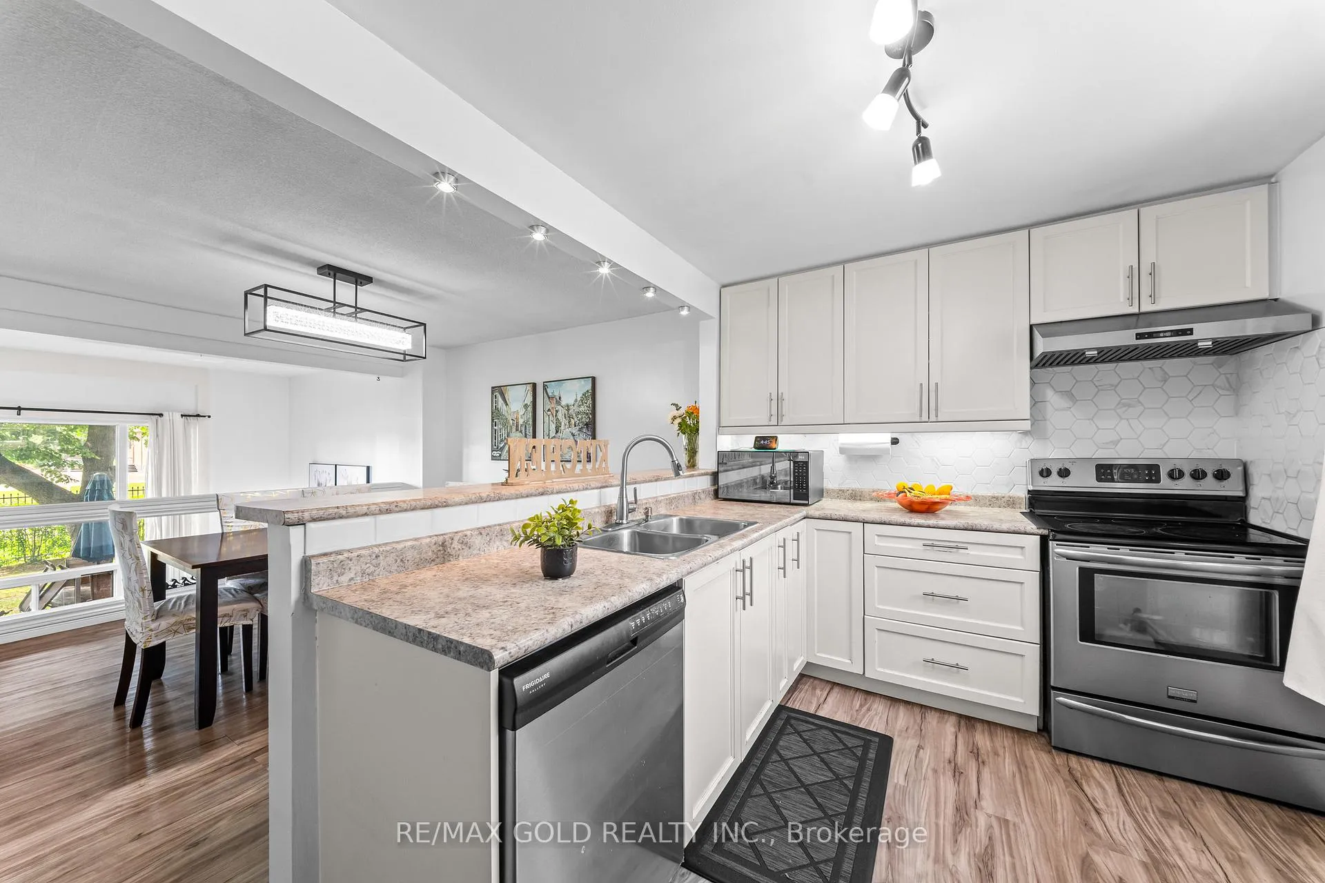Photo 21 of 10 Darras Court, Brampton, Southgate — HOMEH