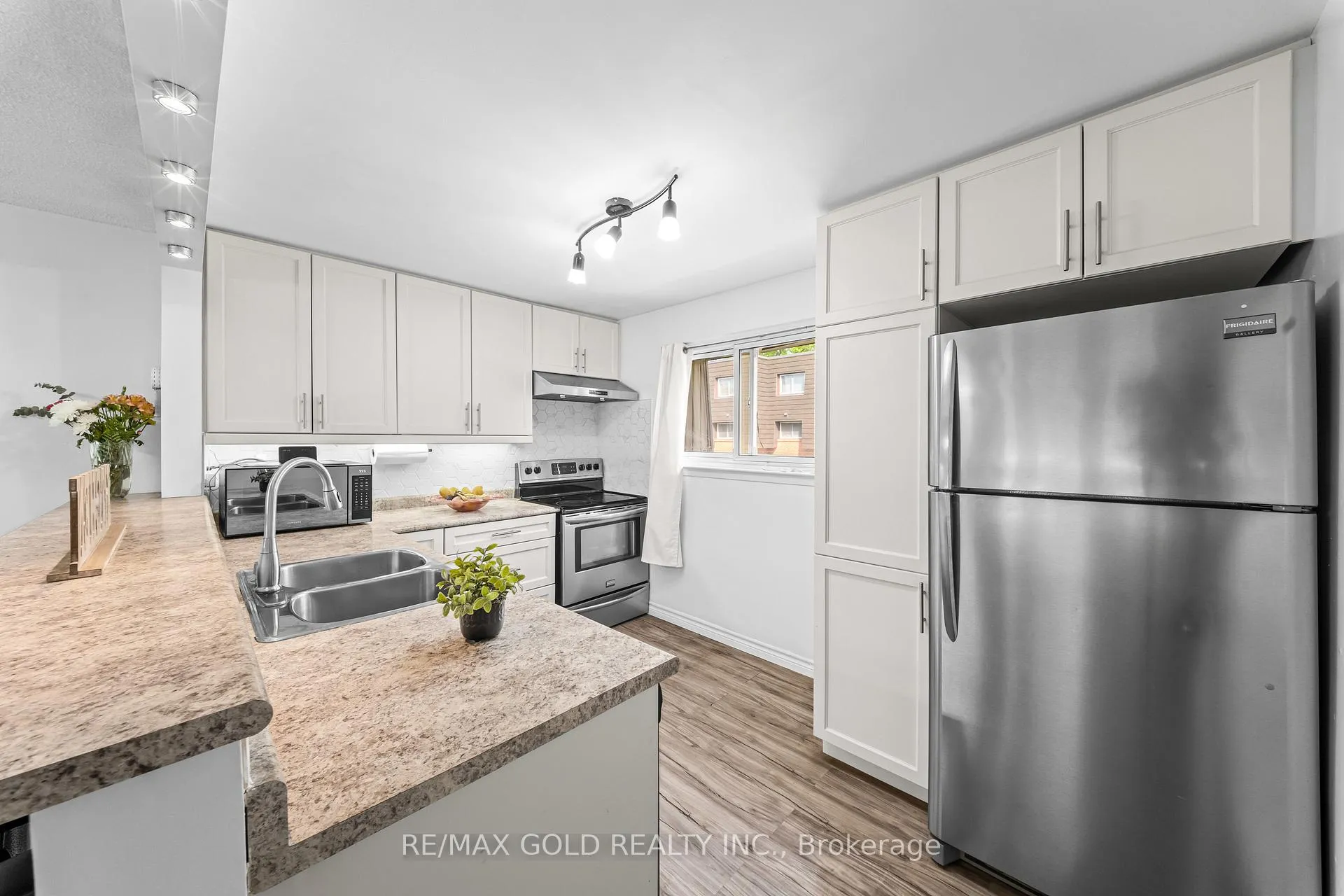 Photo 22 of 10 Darras Court, Brampton, Southgate — HOMEH