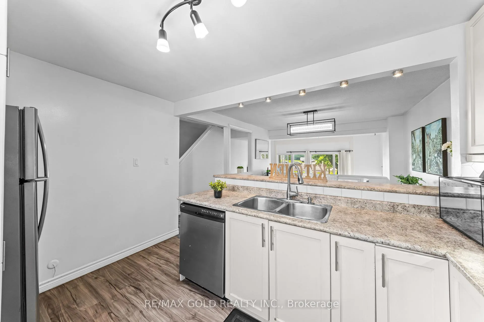Photo 23 of 10 Darras Court, Brampton, Southgate — HOMEH