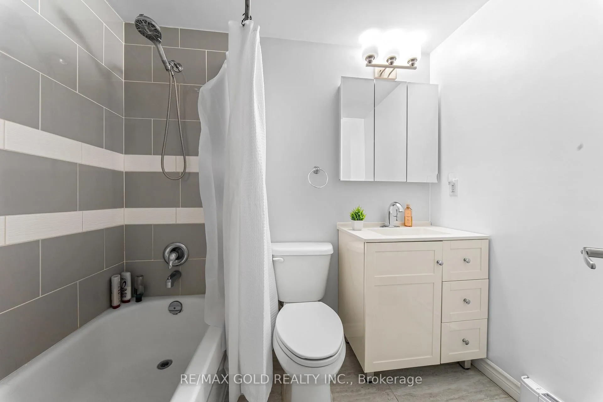 Photo 33 of 10 Darras Court, Brampton, Southgate — HOMEH