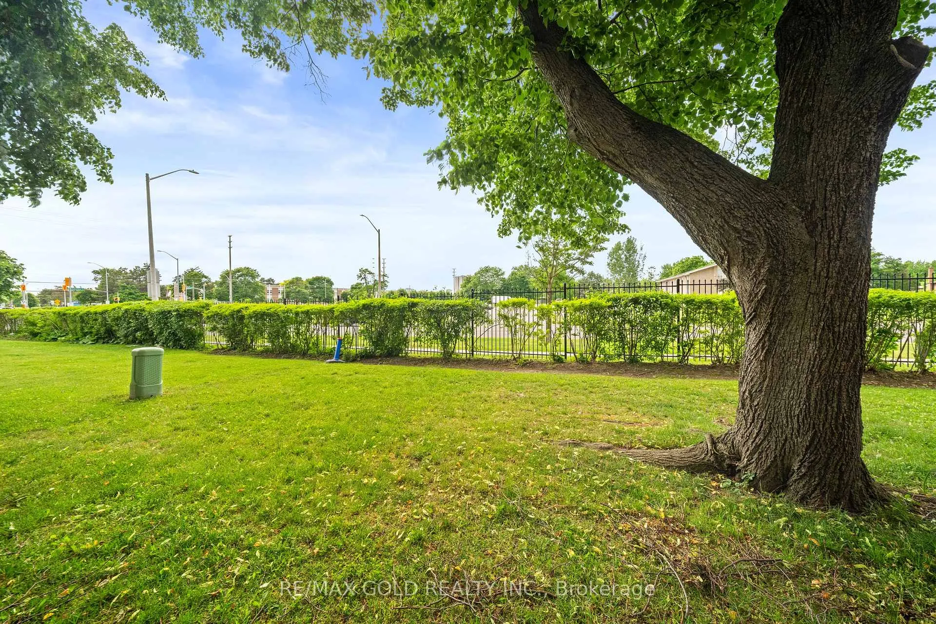 Photo 43 of 10 Darras Court, Brampton, Southgate — HOMEH