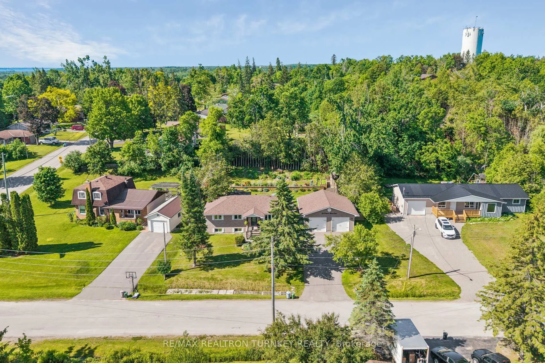 Photo 2 of 24 Princes' Street E, Kawartha Lakes, Fenelon Falls — HOMEH