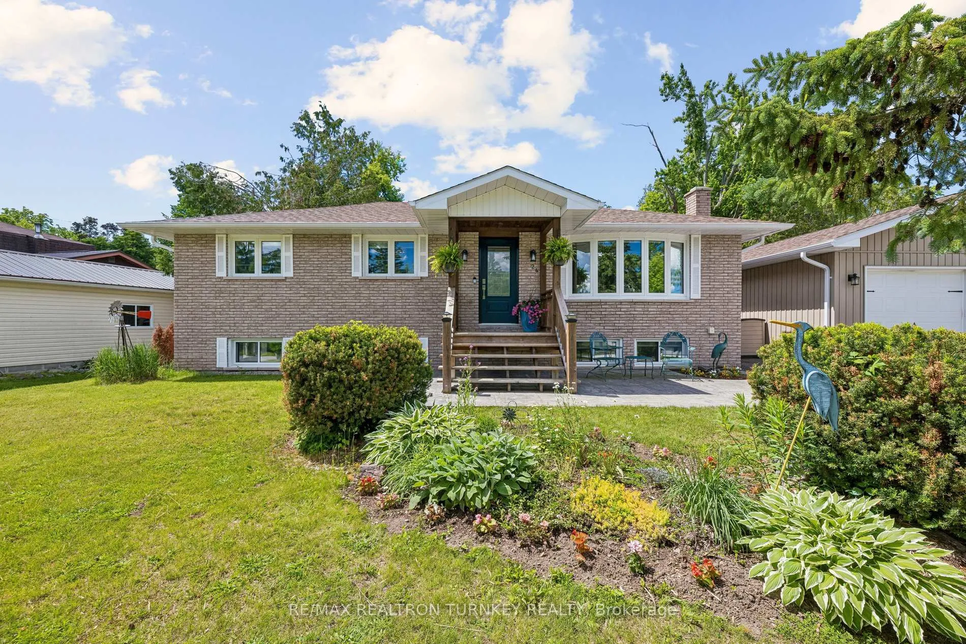 Photo 5 of 24 Princes' Street E, Kawartha Lakes, Fenelon Falls — HOMEH