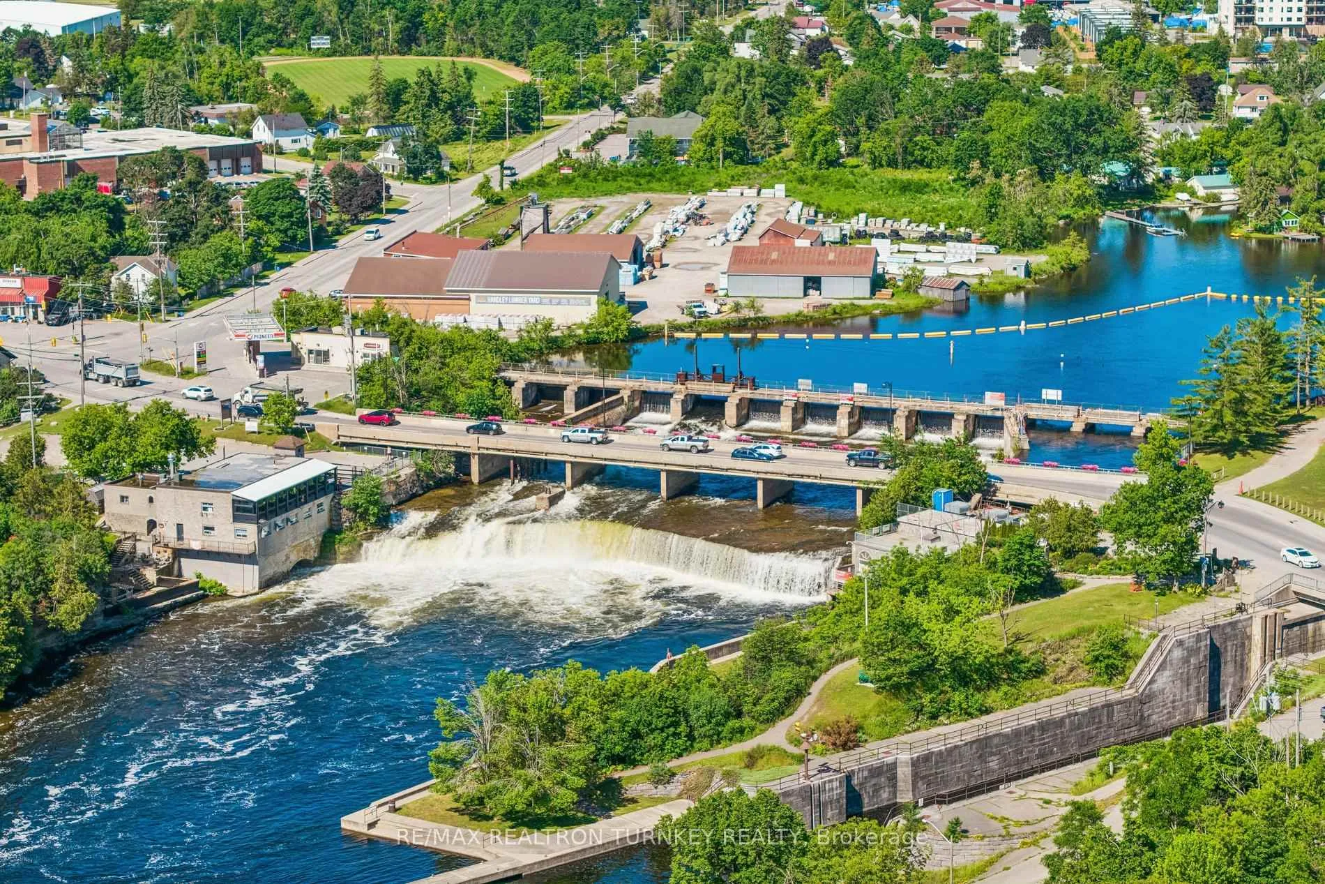 Photo 4 of 24 Princes' Street E, Kawartha Lakes, Fenelon Falls — HOMEH