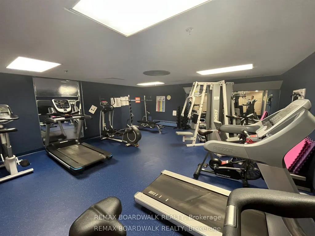 Photo 16 of Unit 403, 555 Brittany Drive, Ottawa, Viscount Alexander Park — HOMEH