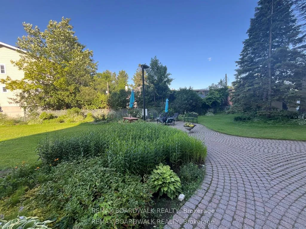 Photo 17 of Unit 403, 555 Brittany Drive, Ottawa, Viscount Alexander Park — HOMEH