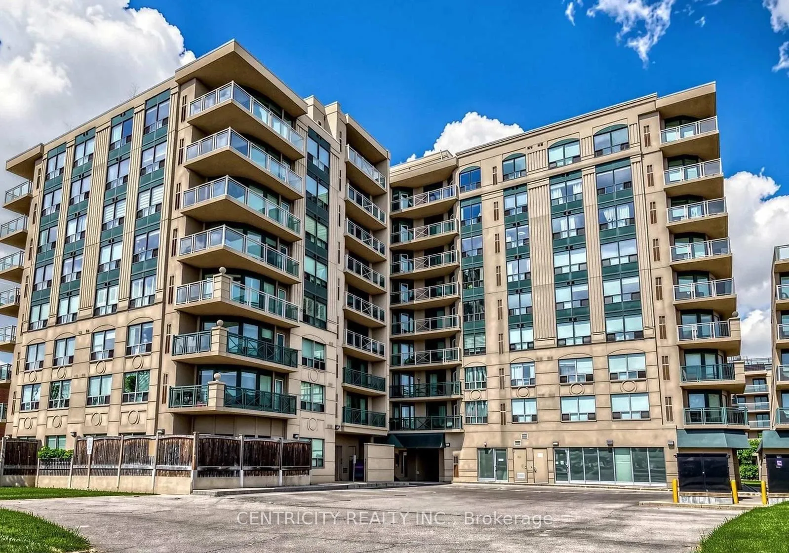 Front of Unit 605, 920 Sheppard Avenue W