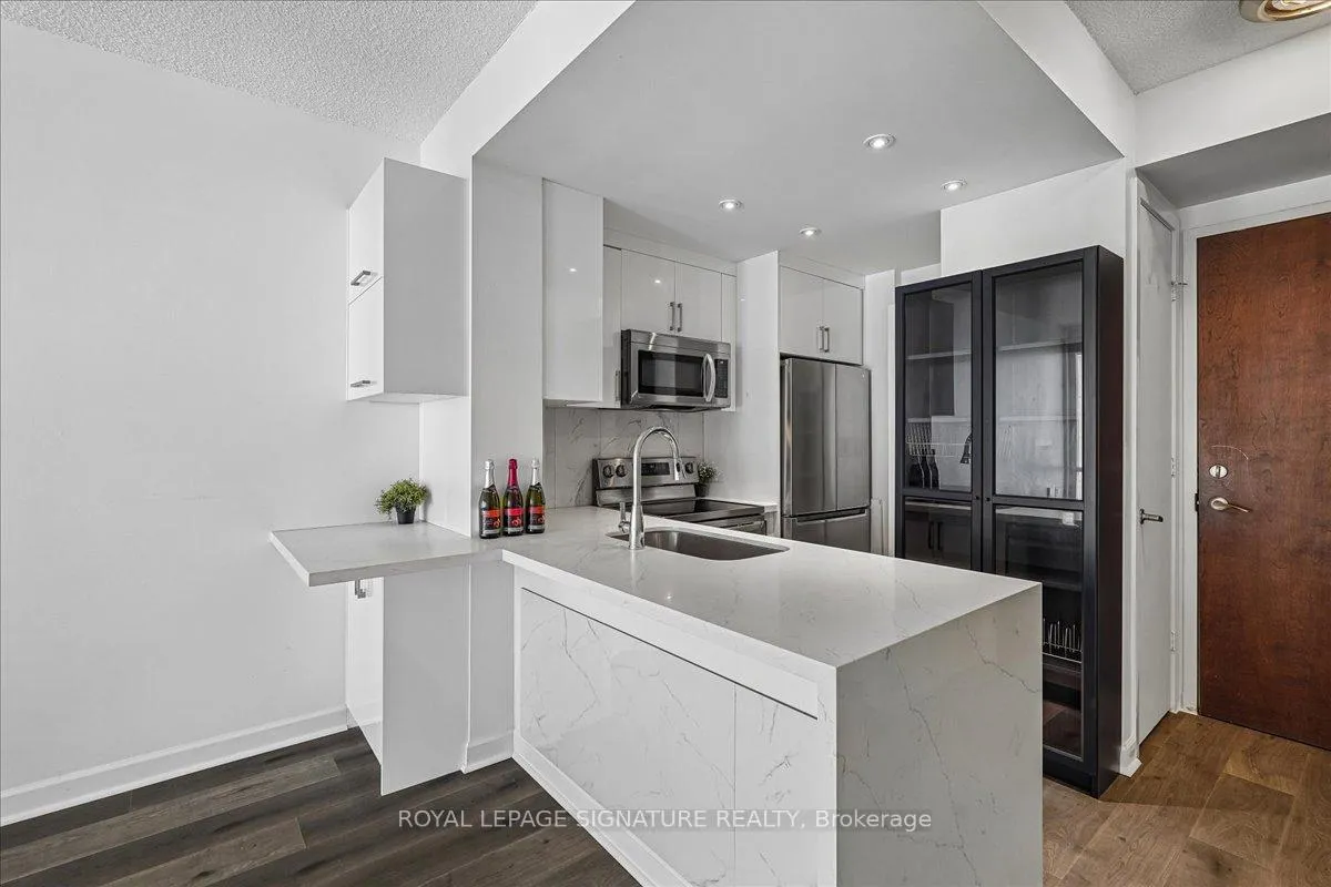 Photo 4 of Unit 703, 85 Bloor Street E, Toronto, Church-Yonge Corridor — HOMEH